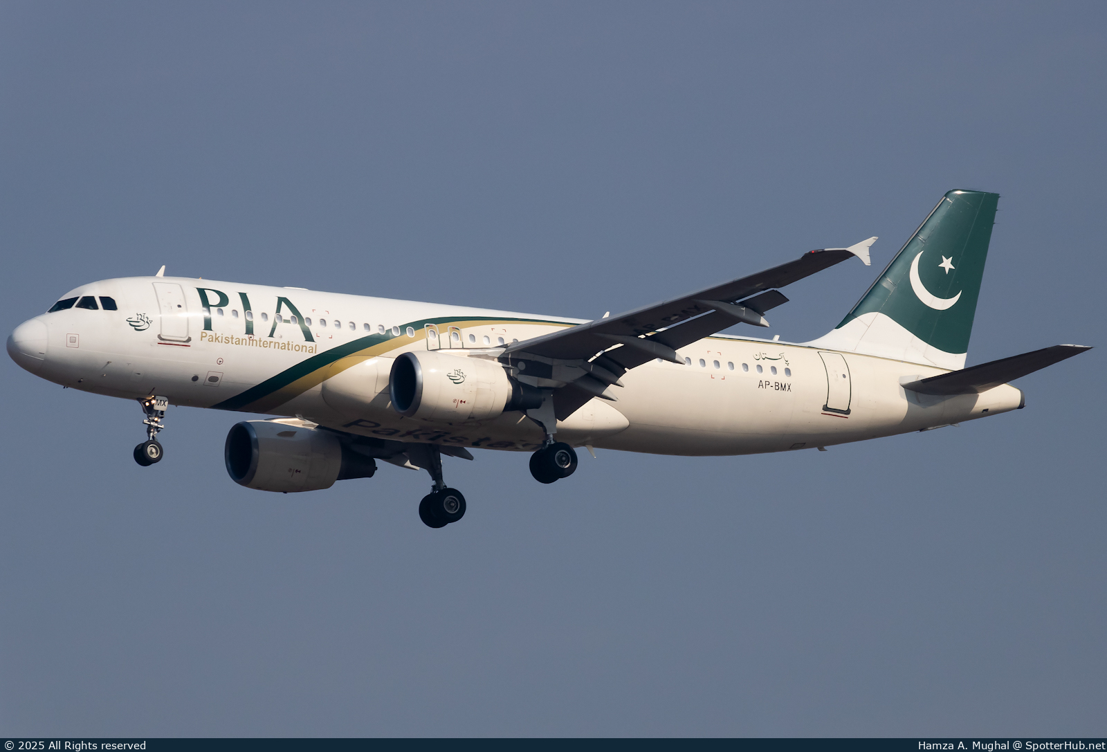 Photo of AP-BMX - Airbus A320-214 operated by PIA Pakistan International Airlines
