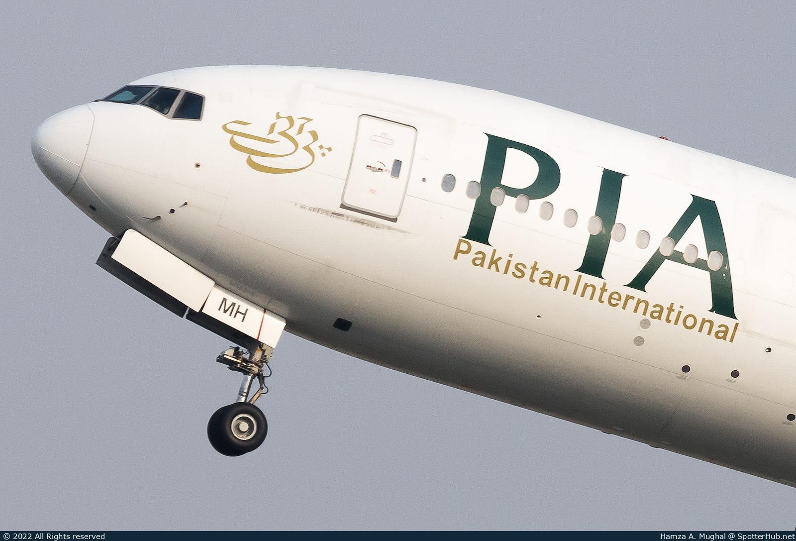 Photo of AP-BMH - Boeing 777-2Q8(ER) operated by PIA Pakistan International Airlines