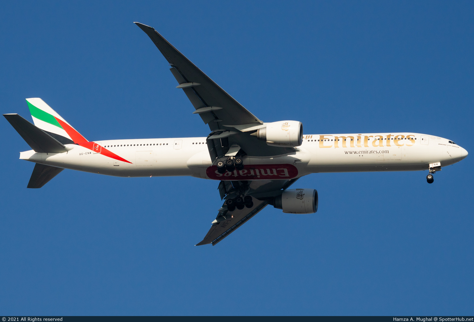 Photo of A6-ENW - Boeing 777-31H(ER) operated by Emirates