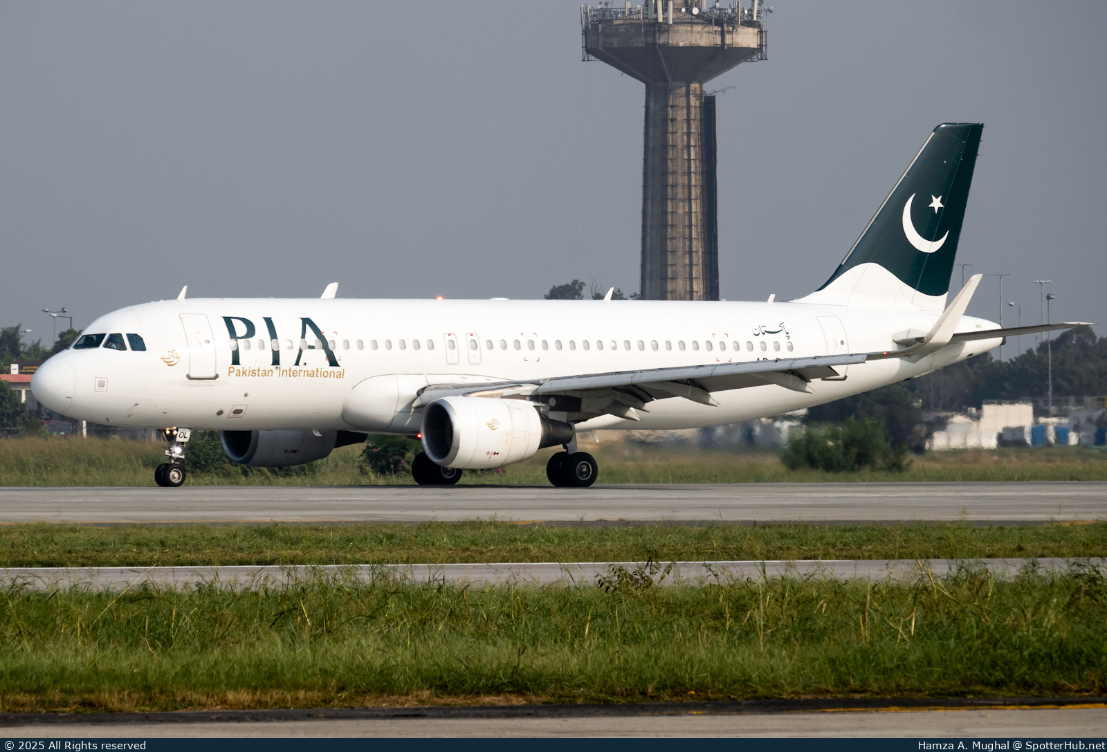 Photo of AP-BOL - Airbus A320-214 operated by PIA Pakistan International Airlines