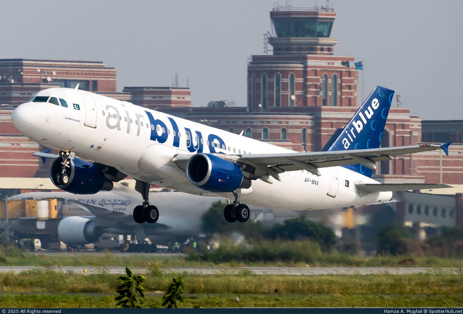 Photo of AP-BNV - Airbus A320-214 operated by Airblue