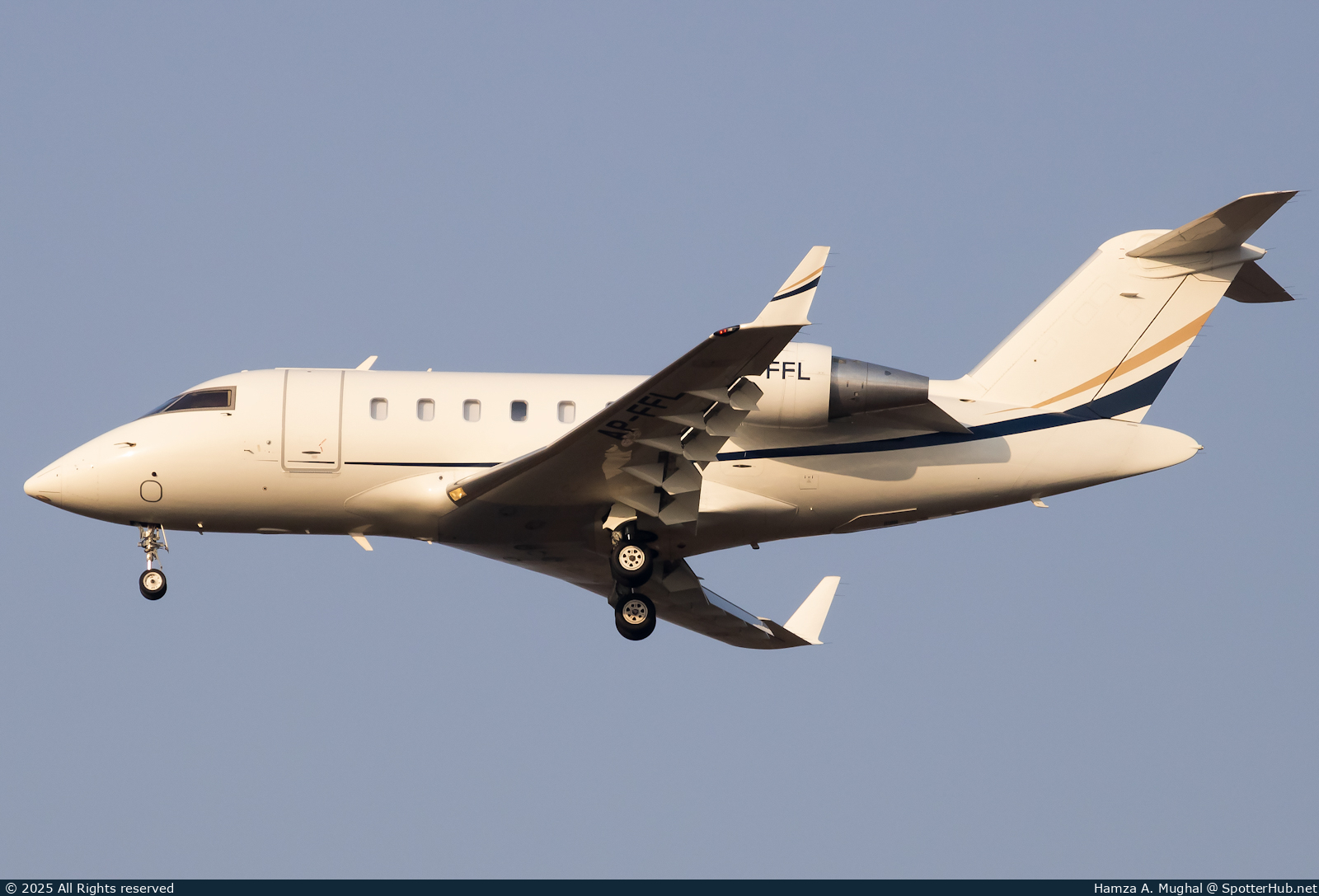 Photo of AP-FFL - Bombardier Challenger 605 operated by Private