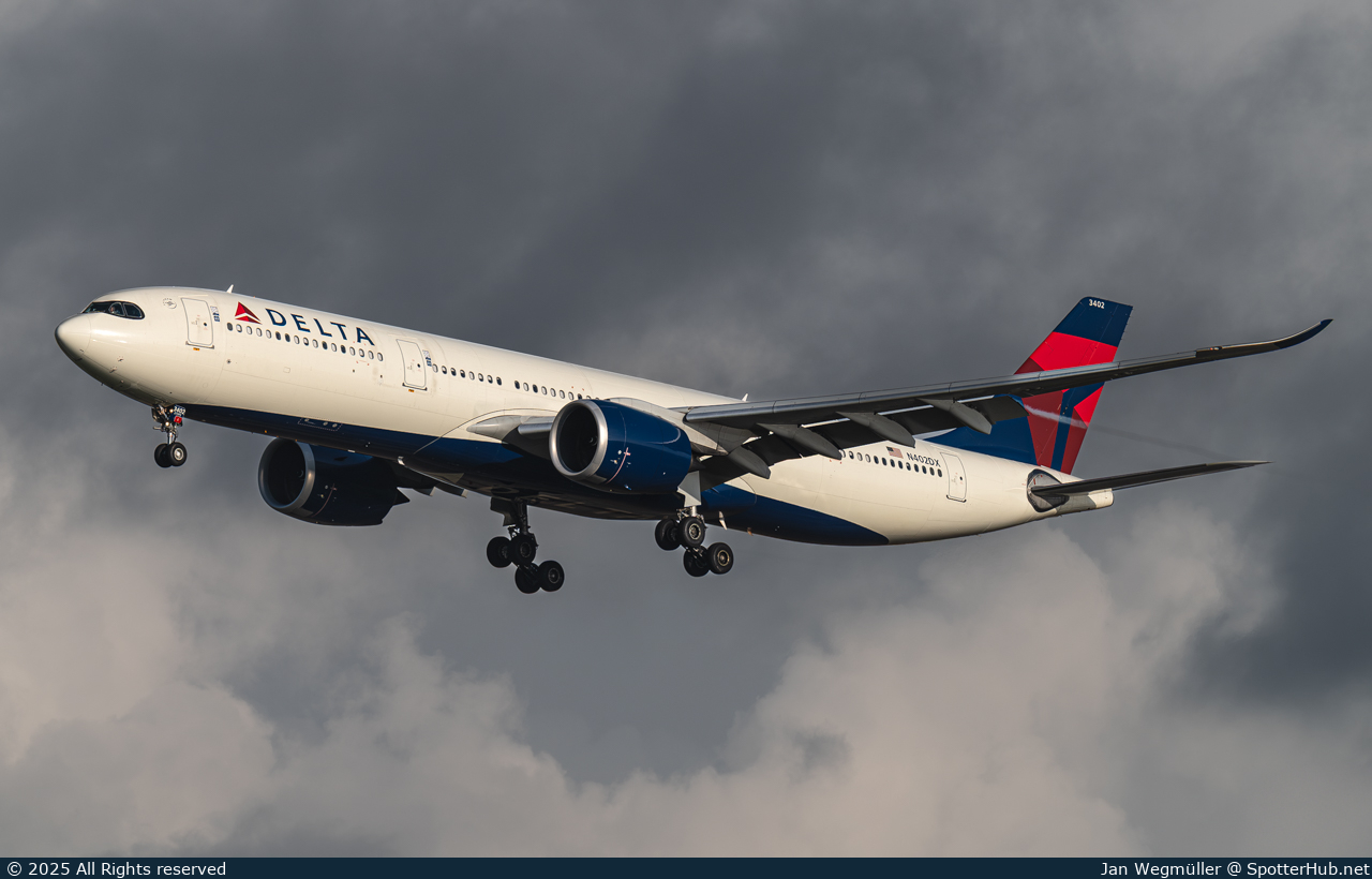 Photo of N402DX - Airbus A330-941 operated by Delta Air Lines
