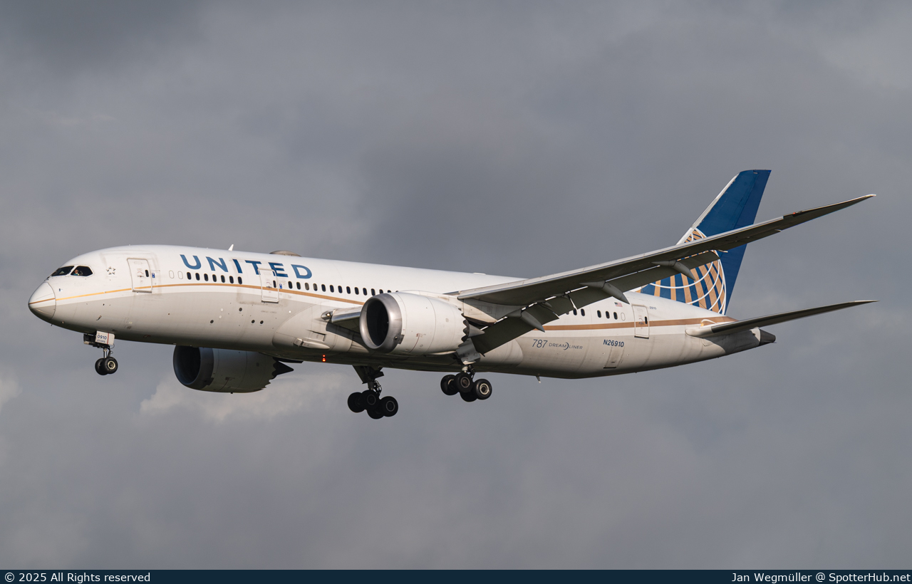 Photo of N26910 - Boeing 787-8 Dreamliner operated by United Airlines
