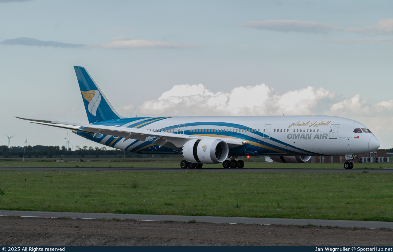 Photo of A4O-SJ - Boeing 787-9 Dreamliner operated by Oman Air
