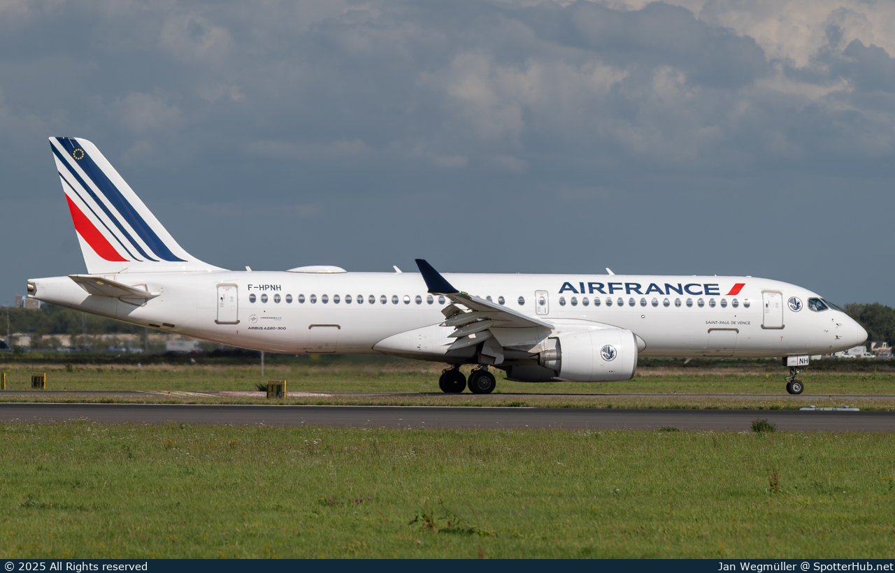 Photo of F-HPNH - Airbus A220-300 operated by Air France