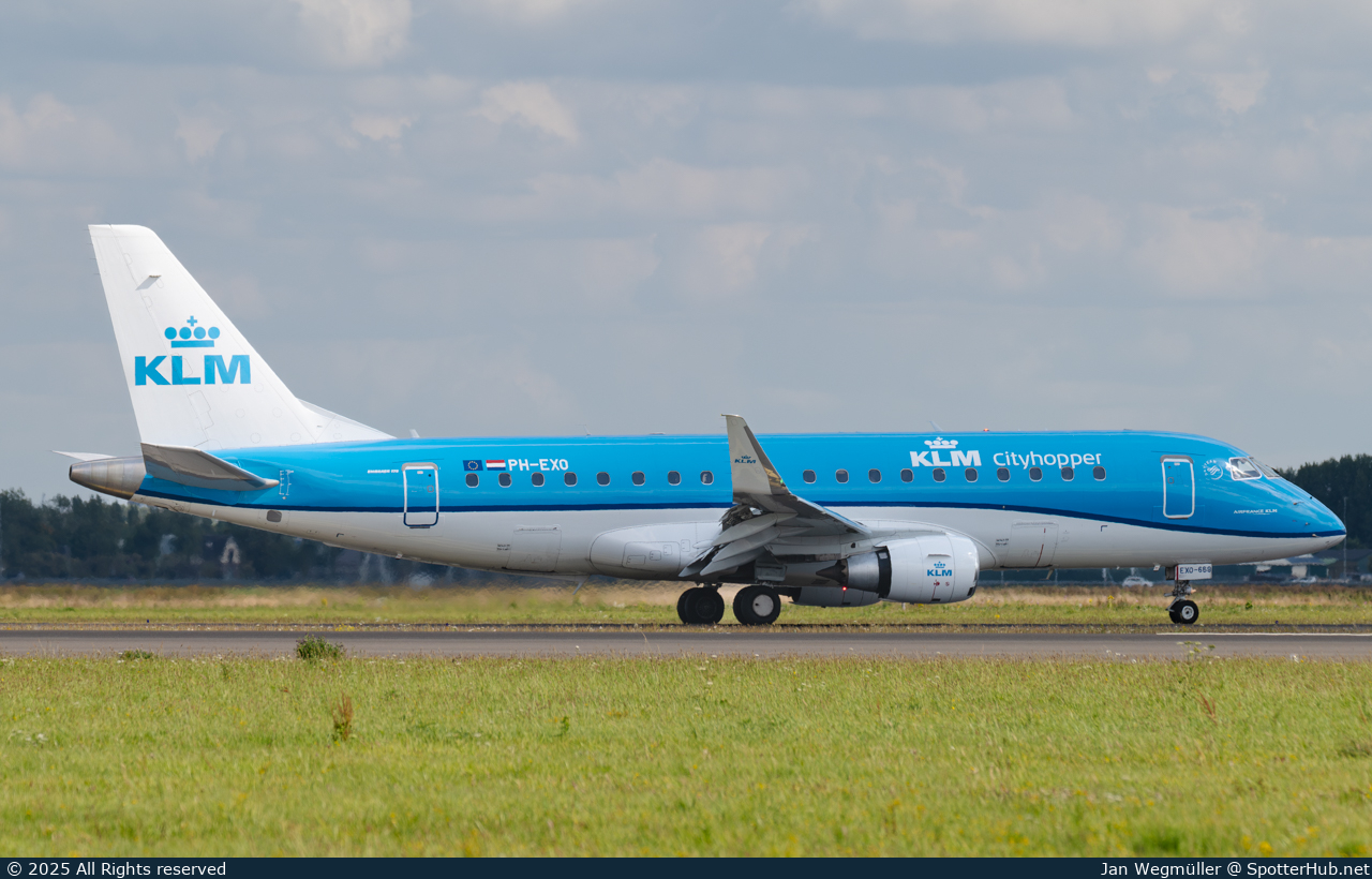 Photo of PH-EXO - Embraer ERJ-175STD operated by KLM Cityhopper