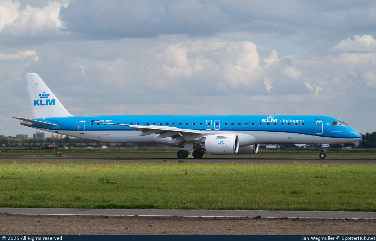 Photo of PH-NXC - Embraer ERJ-195-E2 operated by KLM Cityhopper