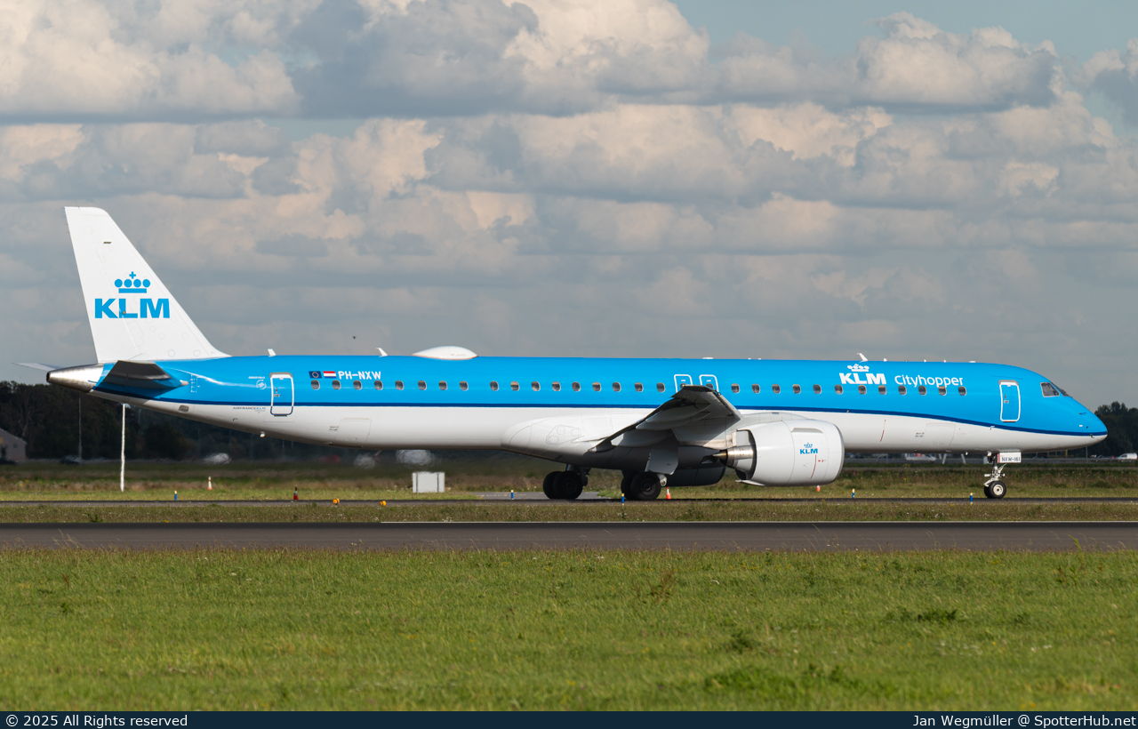 Photo of PH-NXW - Embraer ERJ-195-E2 operated by KLM Cityhopper