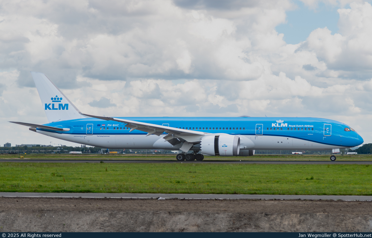 Photo of PH-BHC - Boeing 787-9 Dreamliner operated by KLM Royal Dutch Airlines