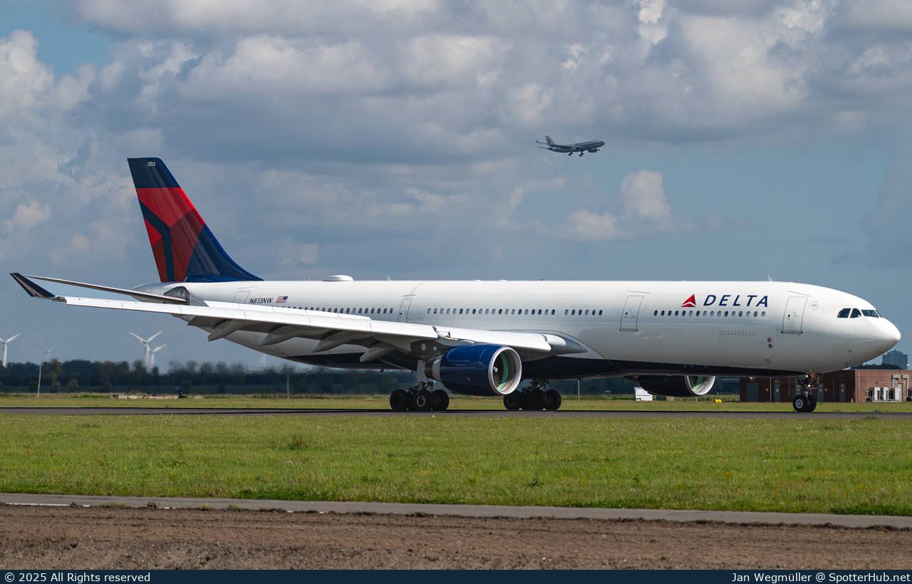 Photo of N813NW - Airbus A330-323 operated by Delta Air Lines