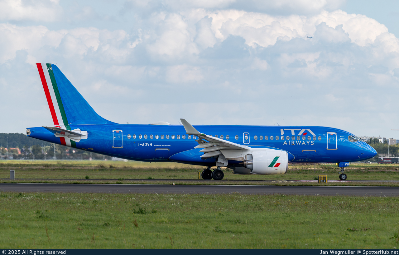 Photo of I-ADVH - Airbus A220-100 operated by ITA Airways