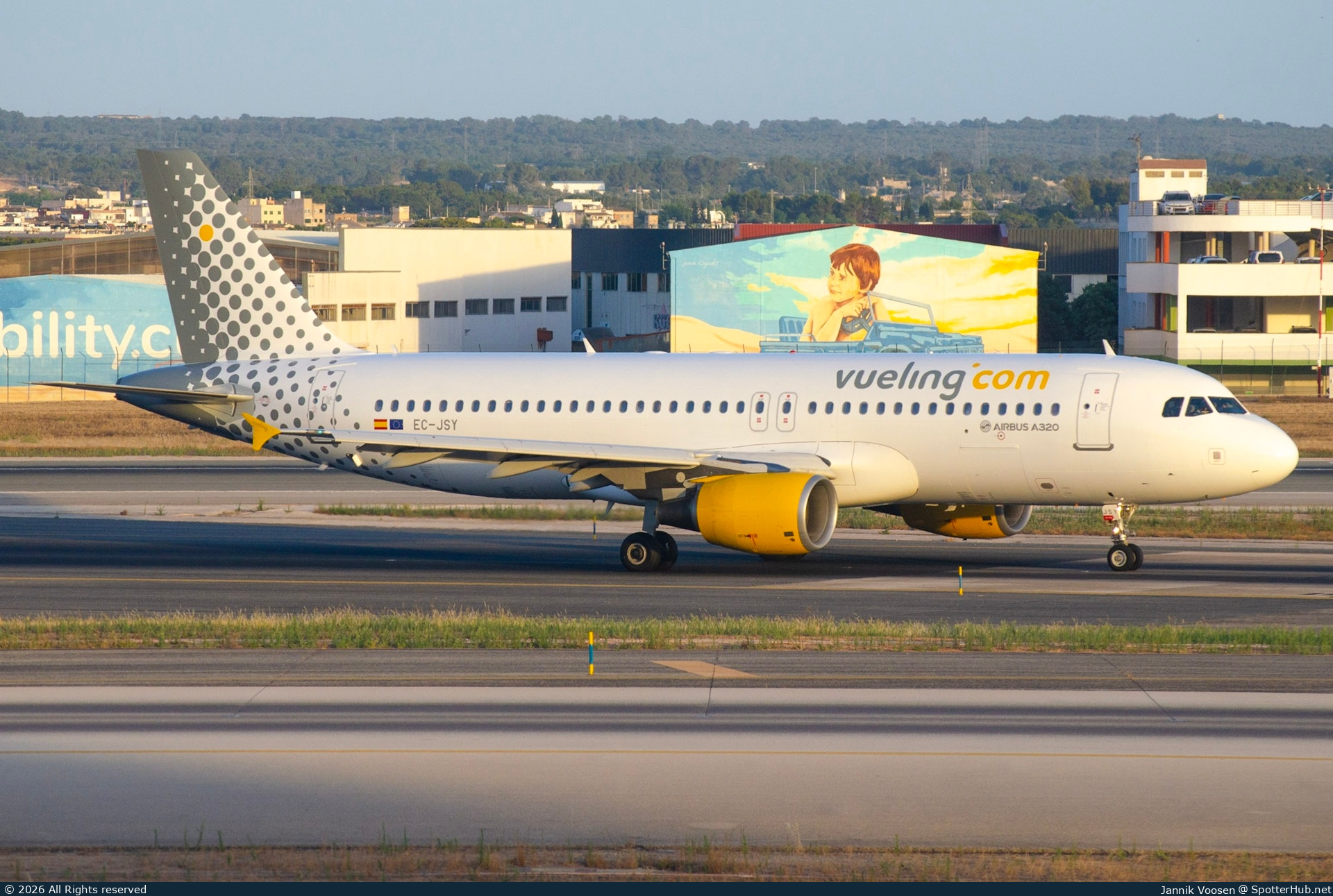 Photo of EC-JSY - Airbus A320-214 operated by Vueling
