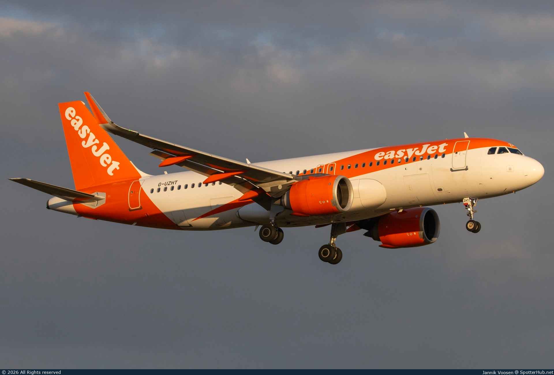 Photo of G-UZHT - Airbus A320-251N operated by easyJet