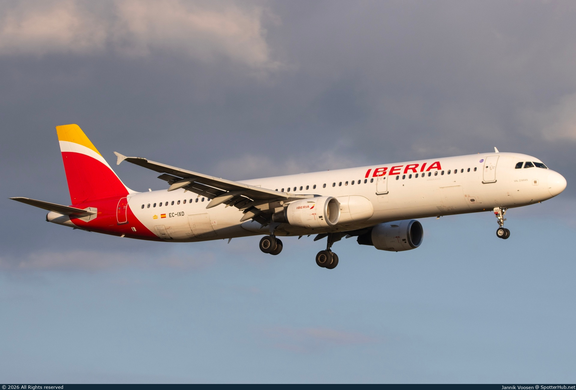 Photo of EC-IXD - Airbus A321-212 operated by Iberia