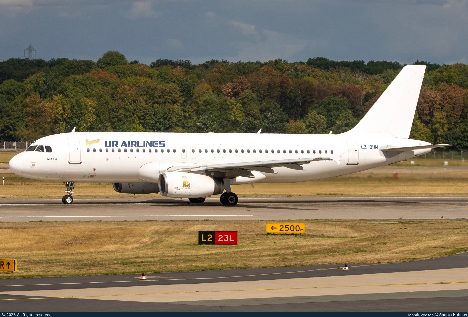 Photo of LZ-BHM - Airbus A320-232 operated by UR Airlines (opb BH Air)