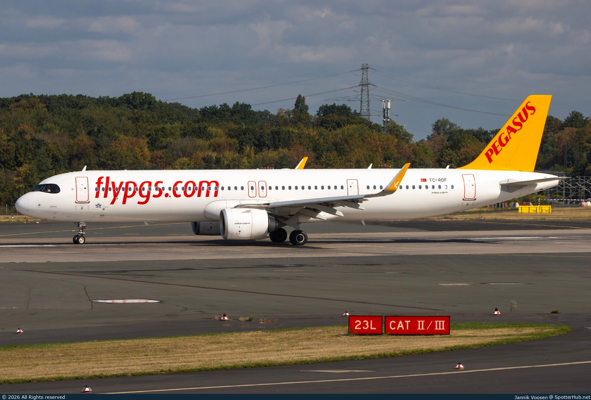 Photo of TC-RDF - Airbus A321-251NX operated by Pegasus Airlines