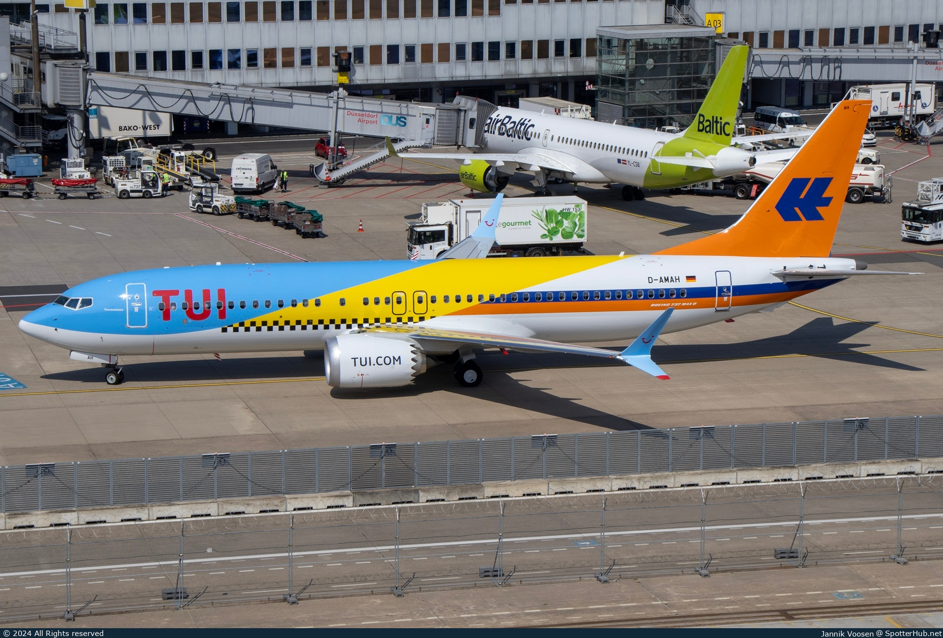 Photo of D-AMAH - Boeing 737 MAX 8 operated by TUIfly