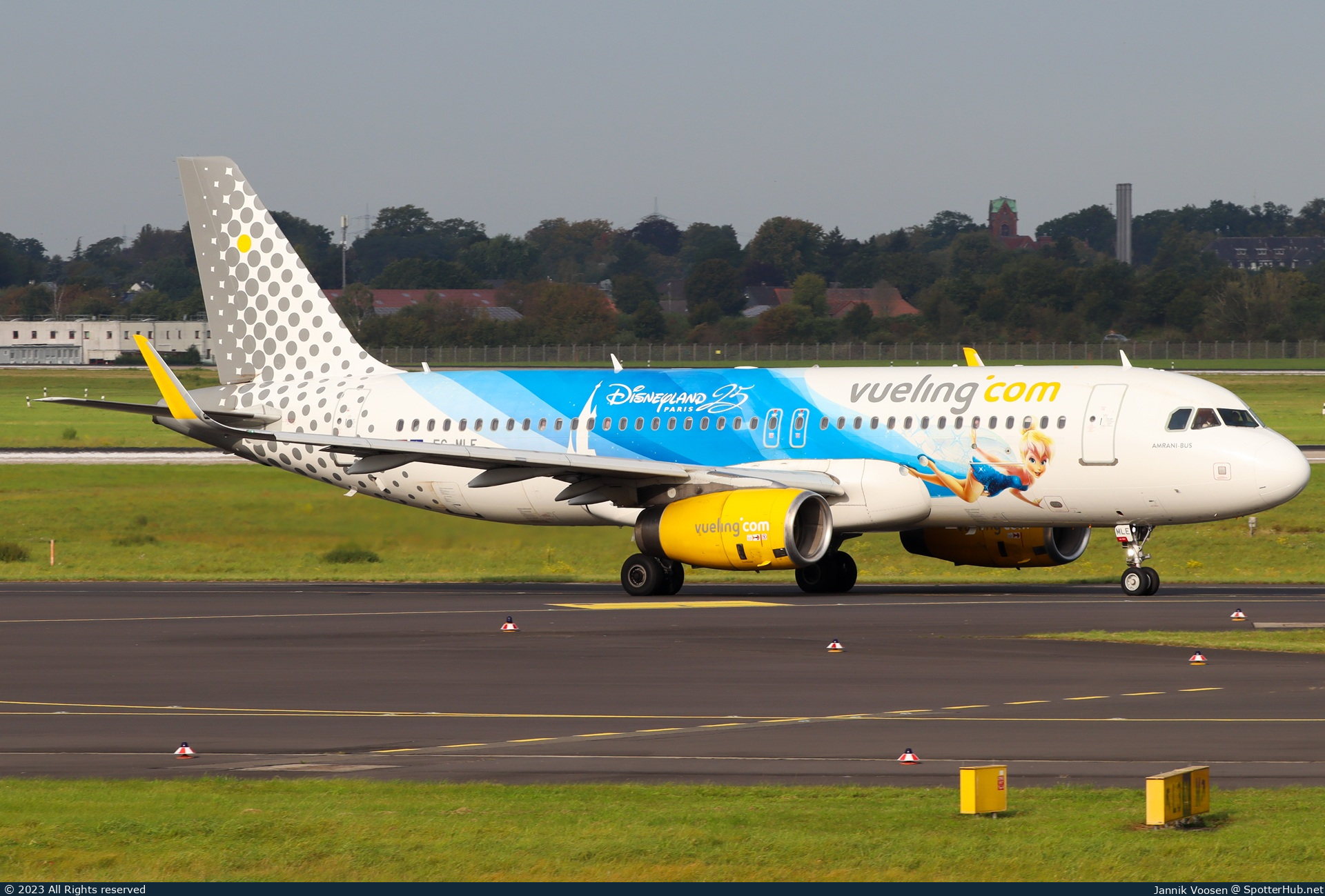 Photo of EC-MLE - Airbus A320-232 operated by Vueling