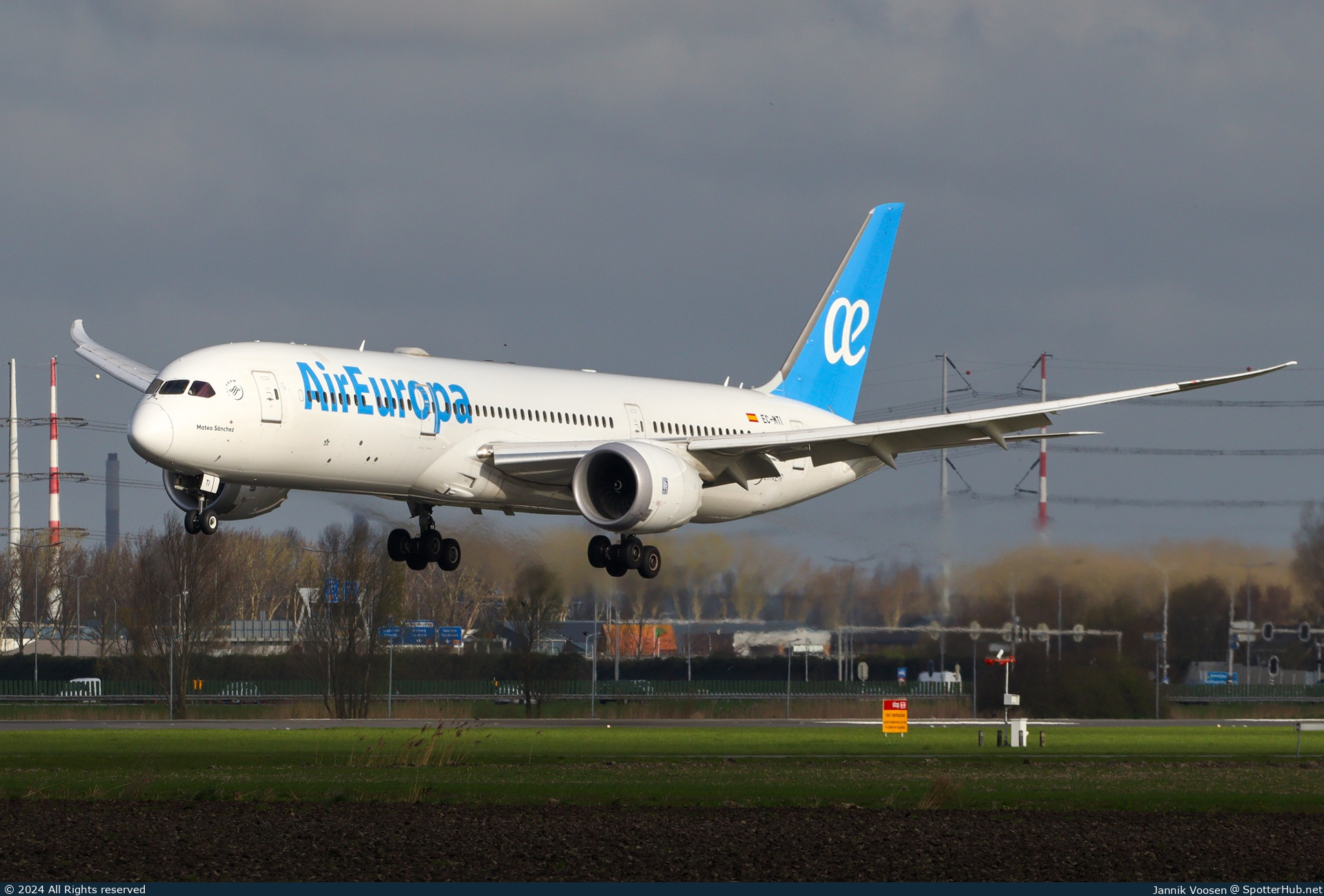 Photo of EC-MTI - Boeing 787-9 Dreamliner operated by Air Europa