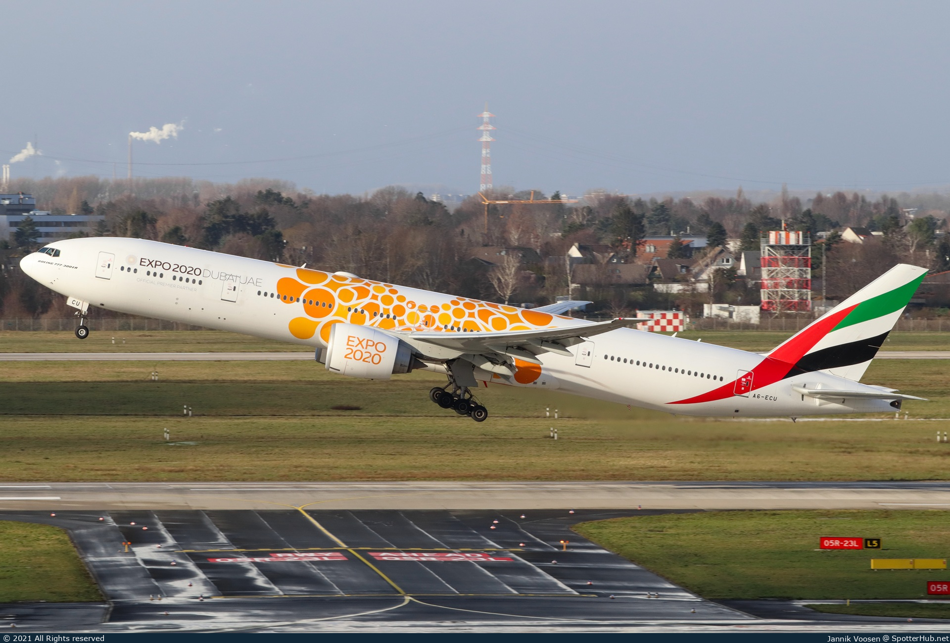 Photo of A6-ECU - Boeing 777-31H(ER) operated by Emirates