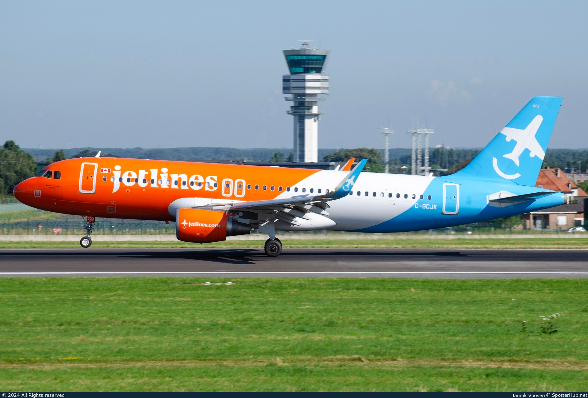 Photo of C-GCJK - Airbus A320-214 operated by Jetlines