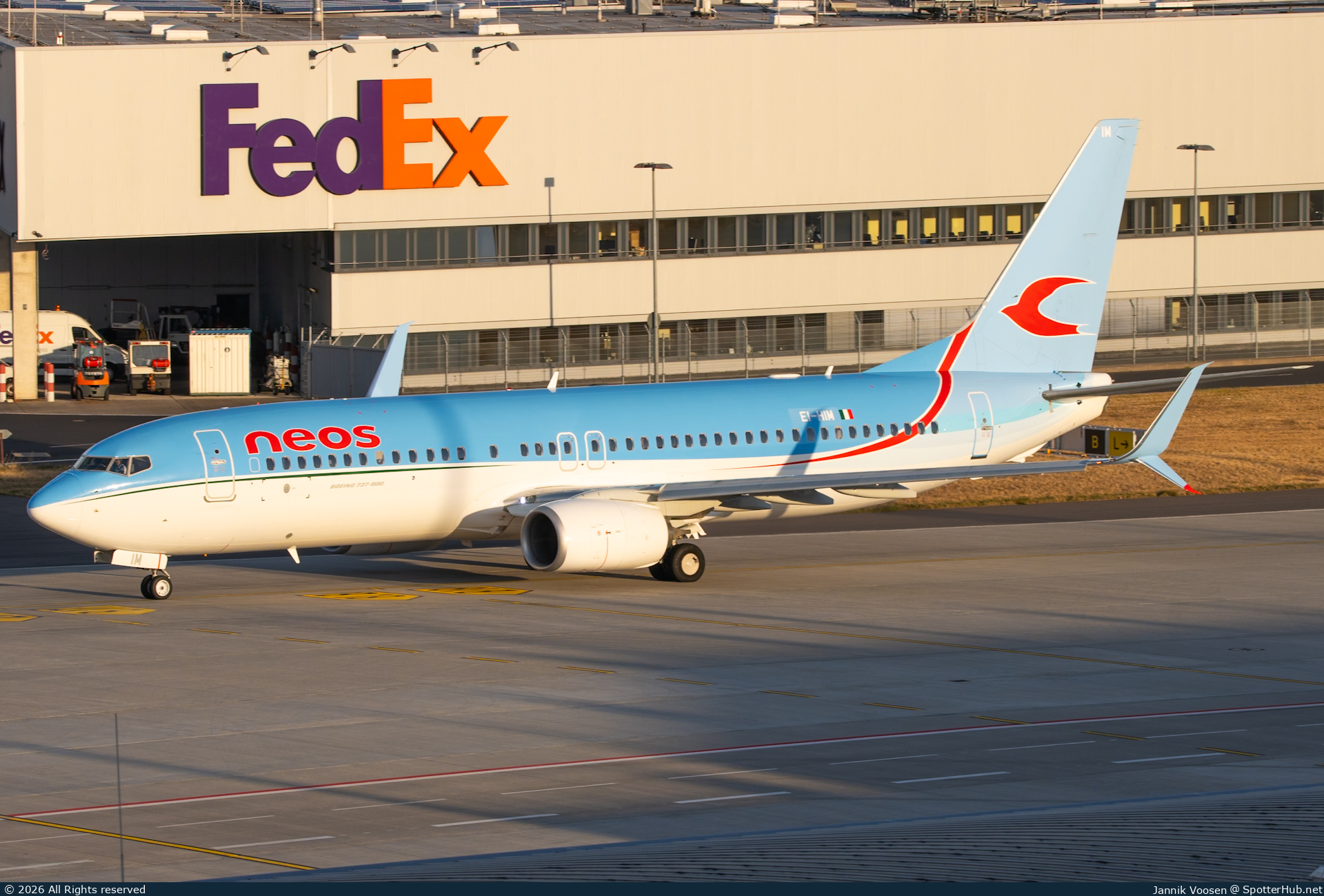 Photo of EI-HIM - Boeing 737-8ME operated by Neos