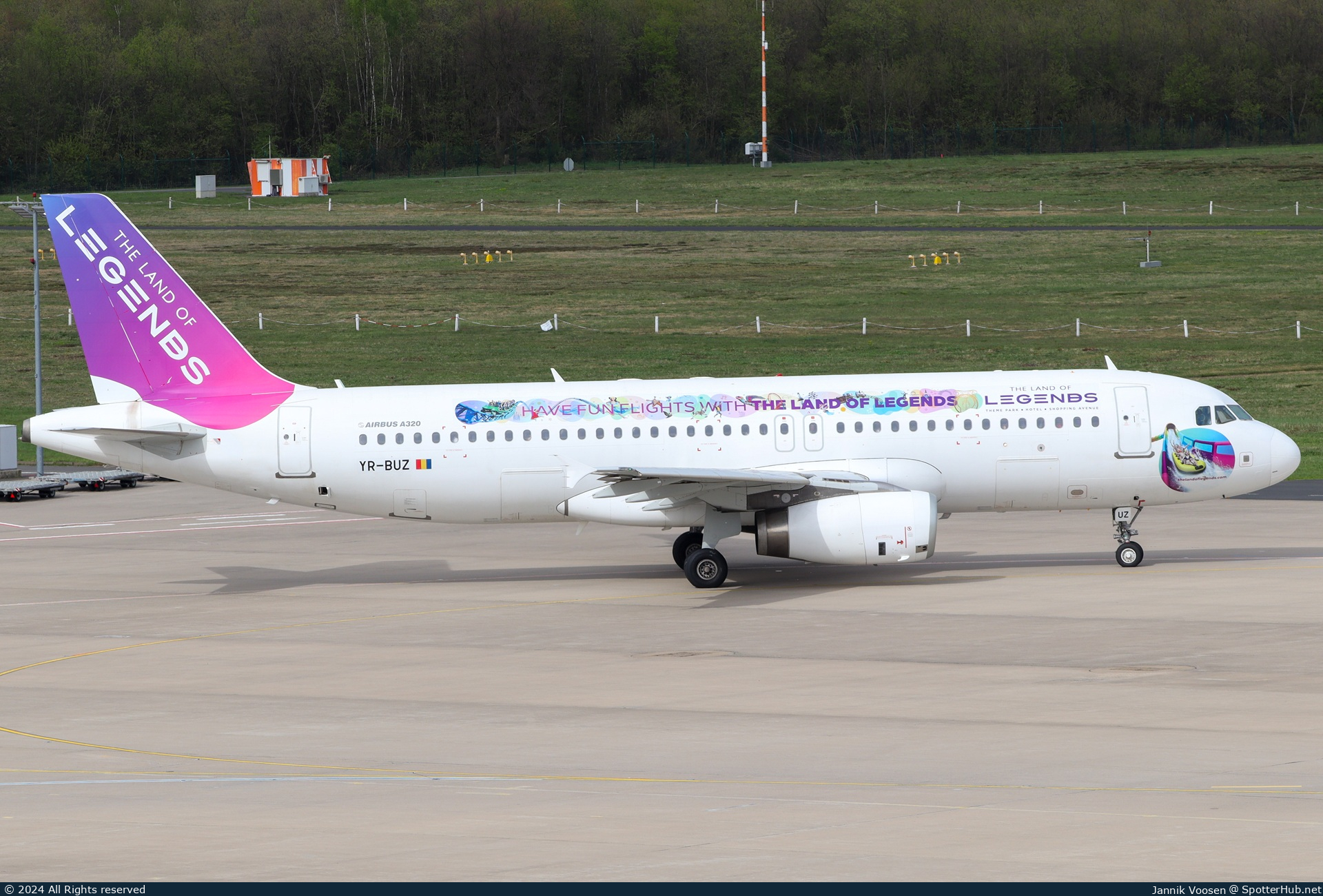 Photo of YR-BUZ - Airbus A320-232 operated by Bees Airlines