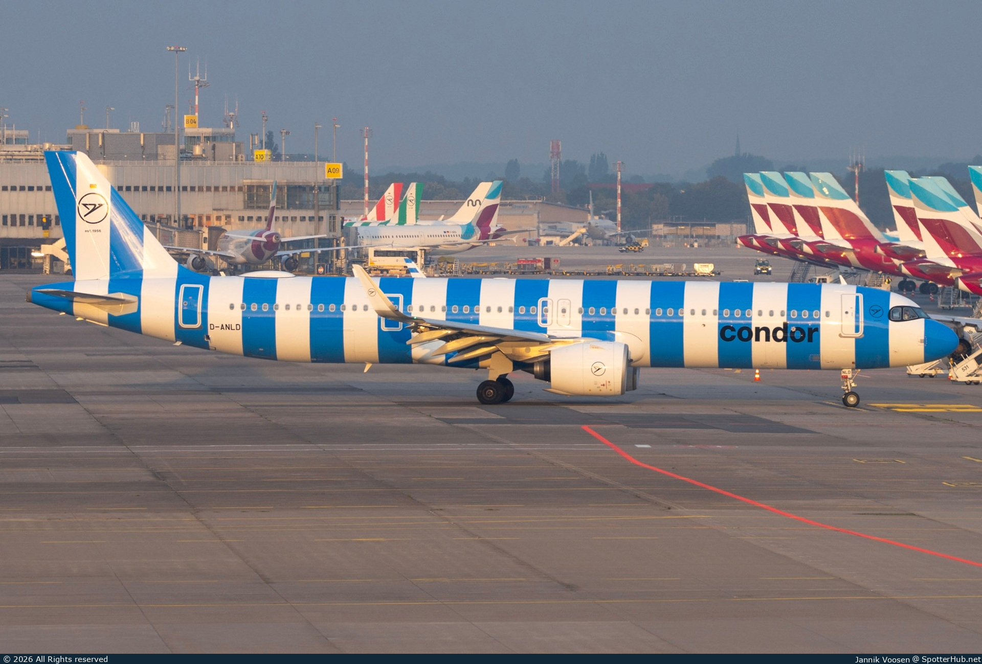 Photo of D-ANLD - Airbus A321-271NX operated by Condor