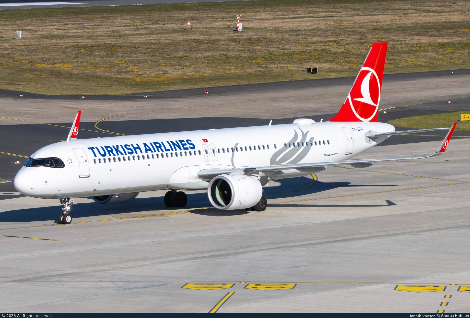 Photo of TC-LPH - Airbus A321-271NX operated by Turkish Airlines