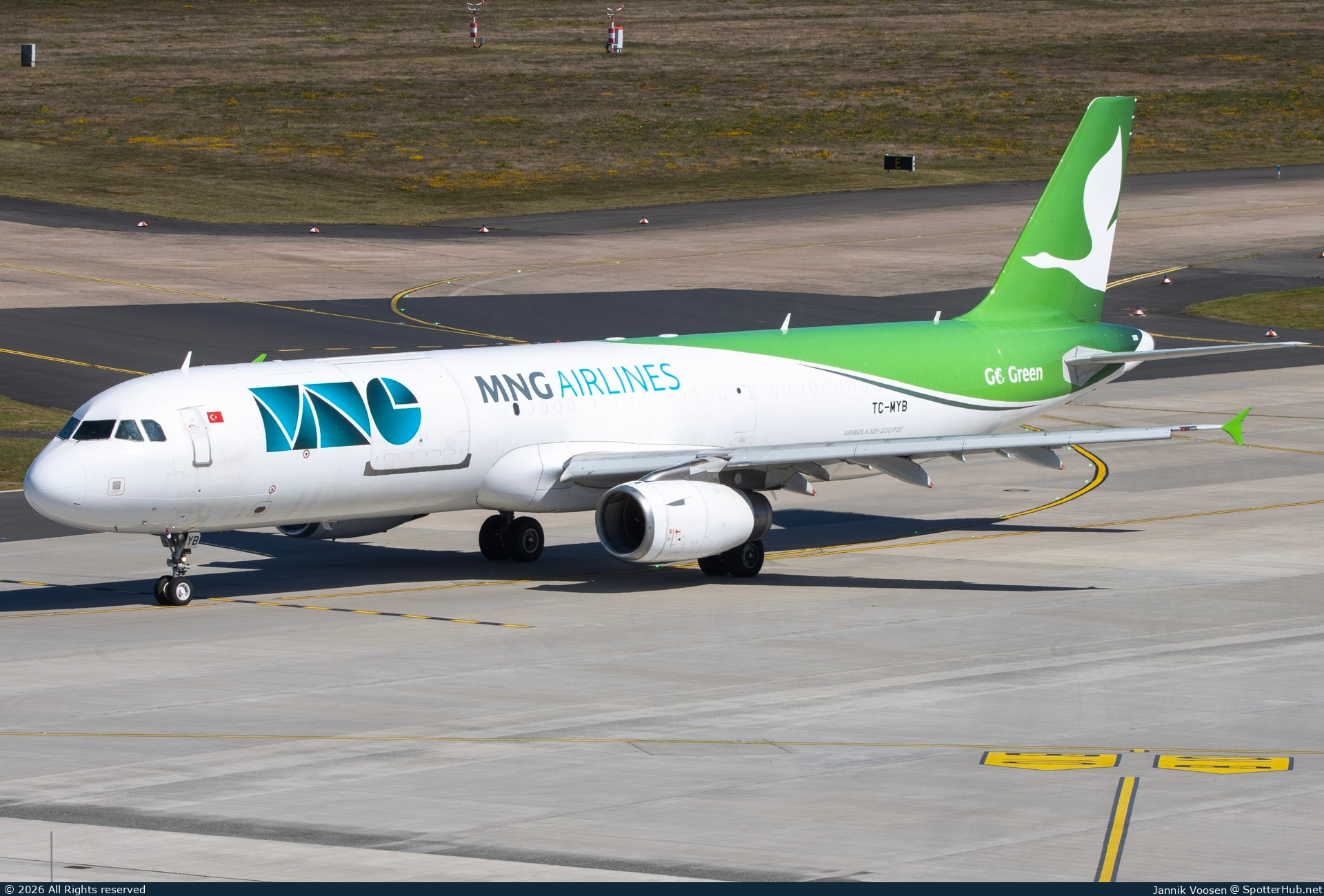 Photo of TC-MYB - Airbus A321-231(P2F) operated by MNG Airlines