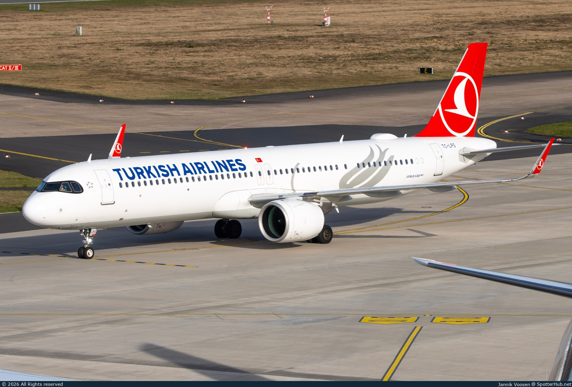 Photo of TC-LPS - Airbus A321-271NX operated by Turkish Airlines