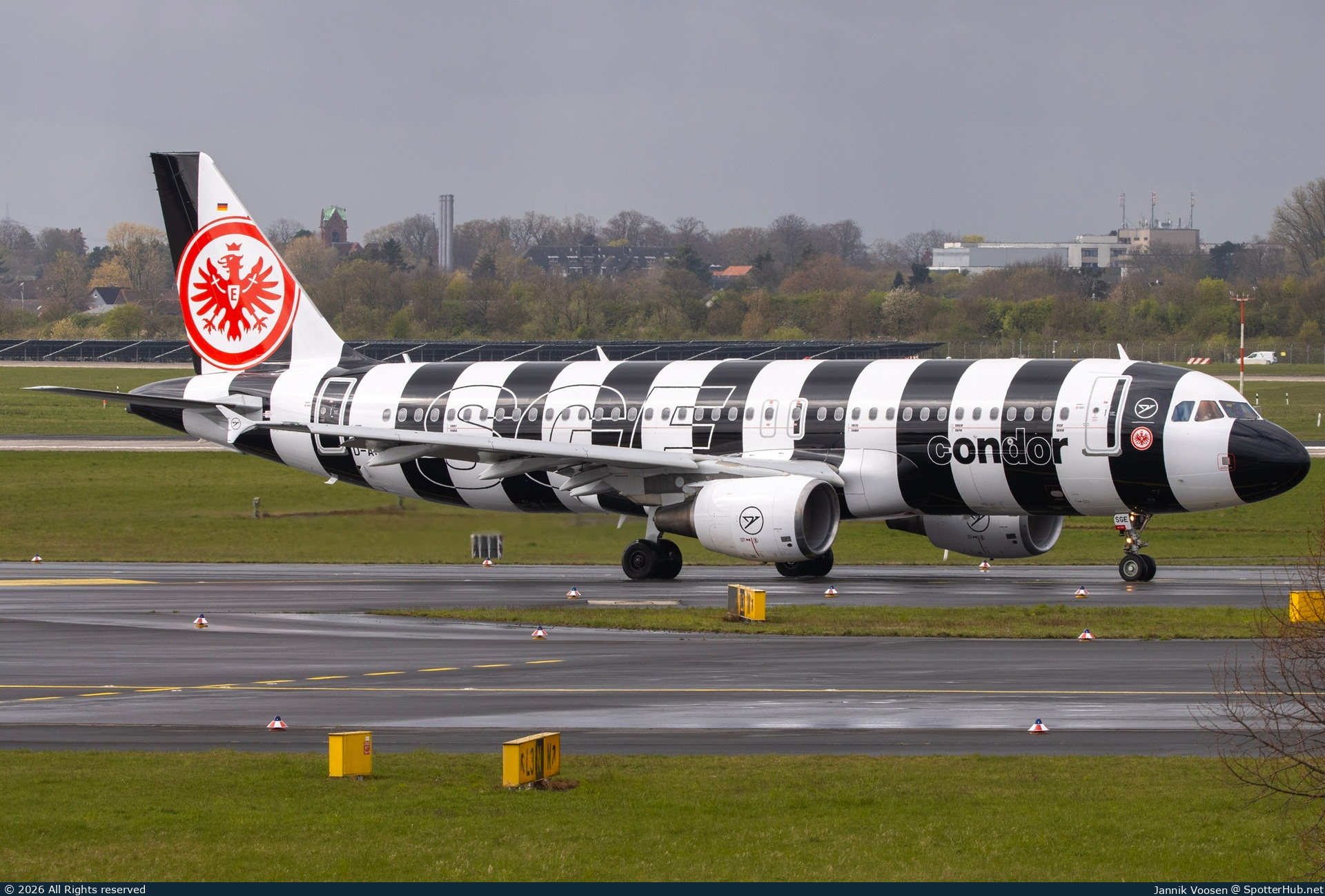 Photo of D-ASGE - Airbus A320-214 operated by Condor