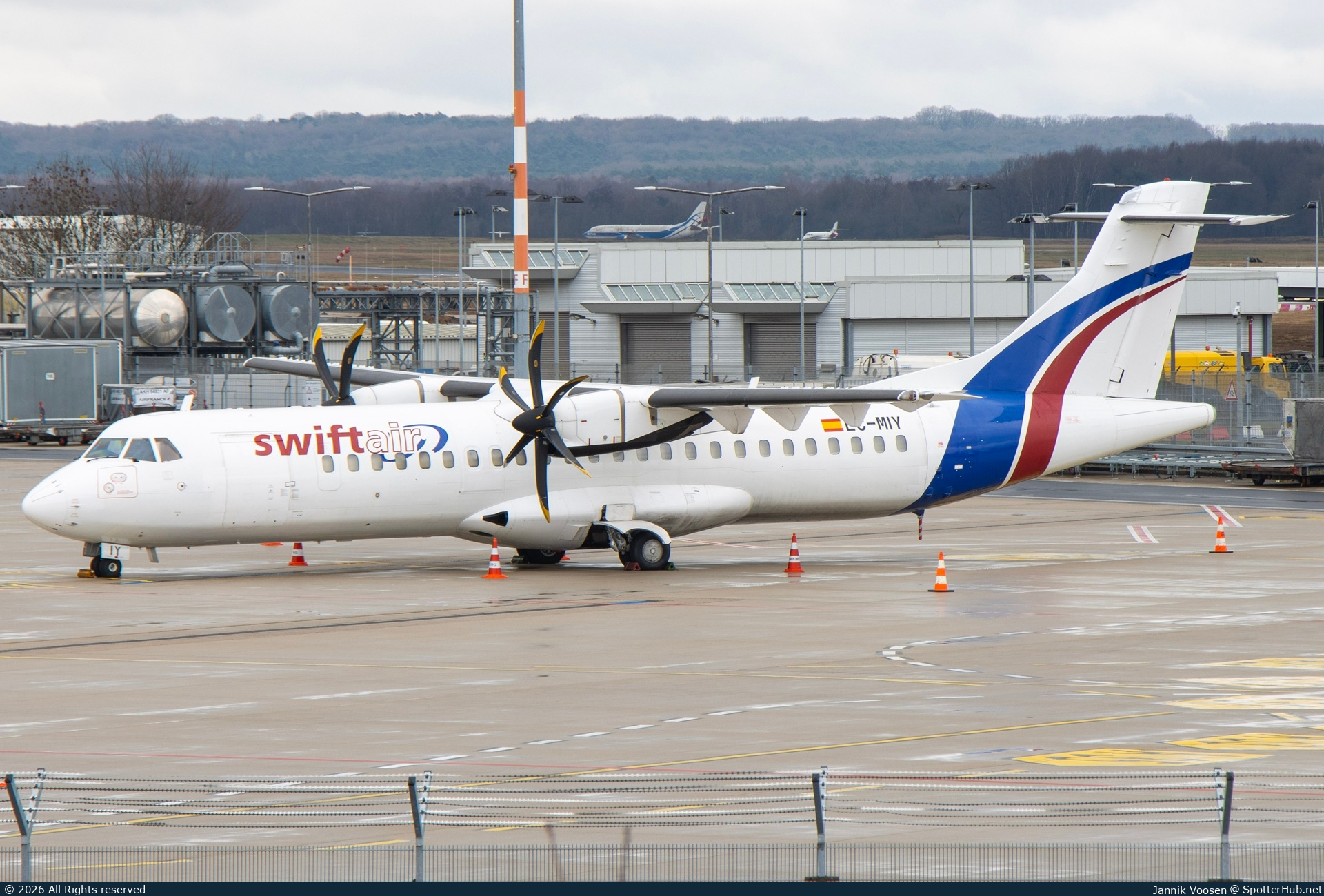 Photo of EC-MIY - ATR 72-500(F) operated by Swiftair