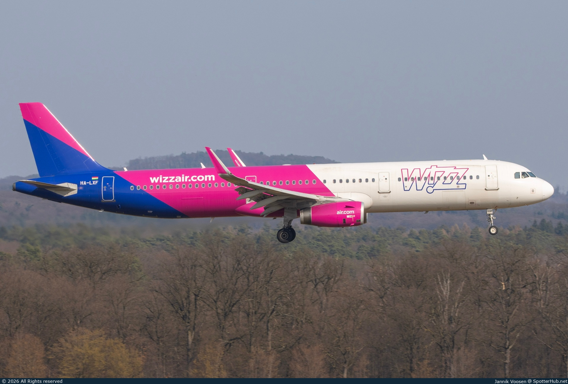 Photo of HA-LXF - Airbus A321-231 operated by Wizz Air