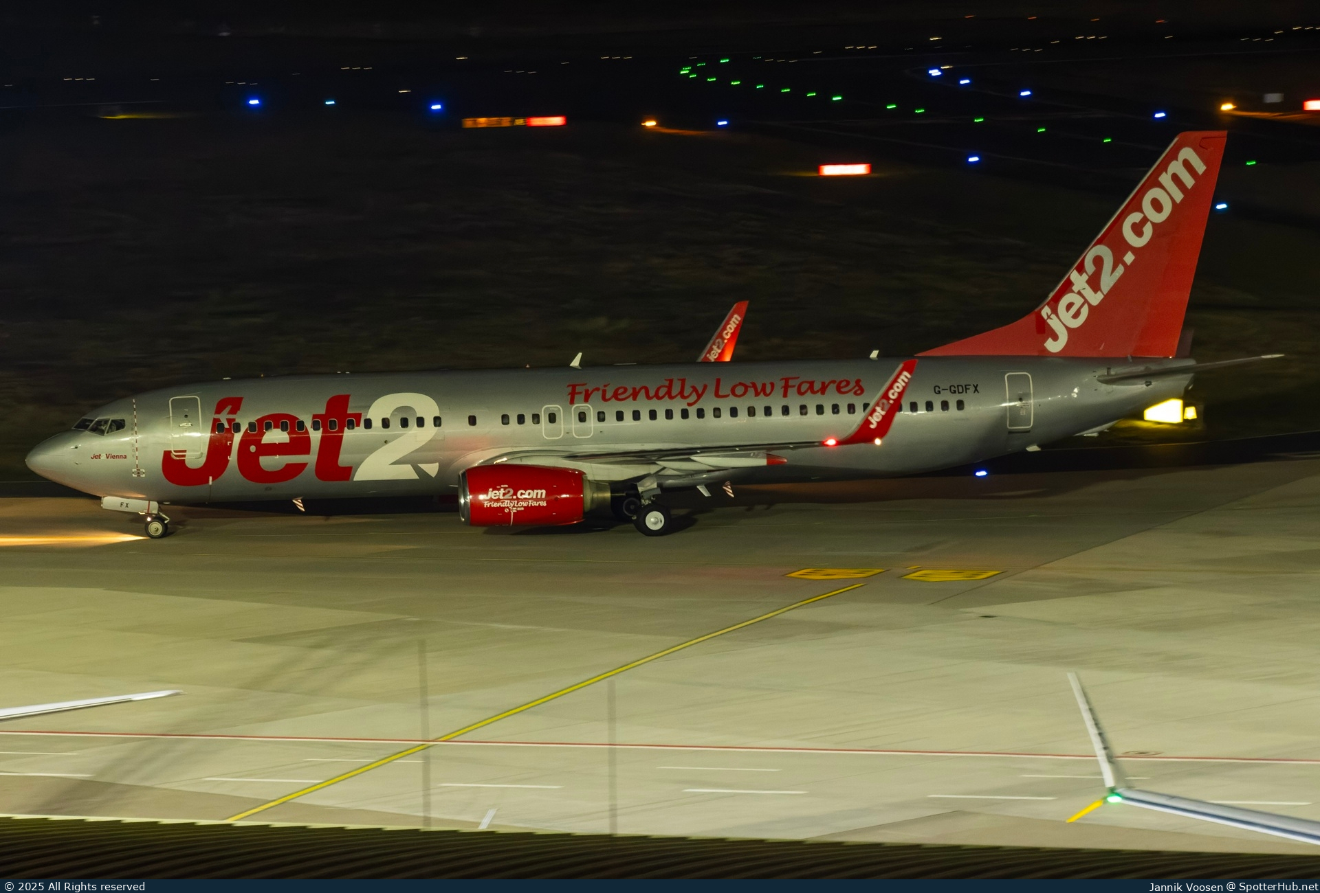 Photo of G-GDFX - Boeing 737-8K5 operated by Jet2