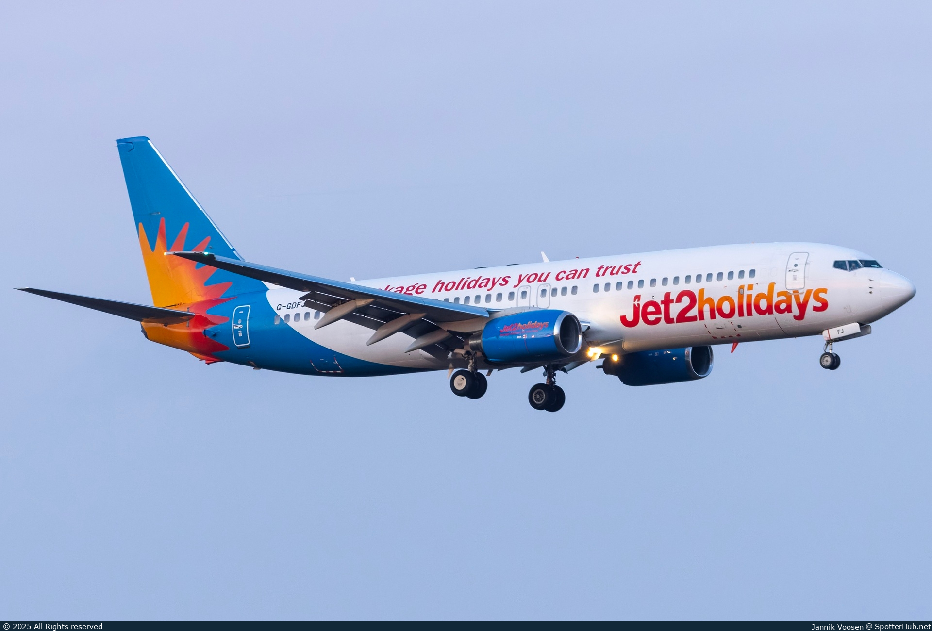 Photo of G-GDFJ - Boeing 737-804 operated by Jet2