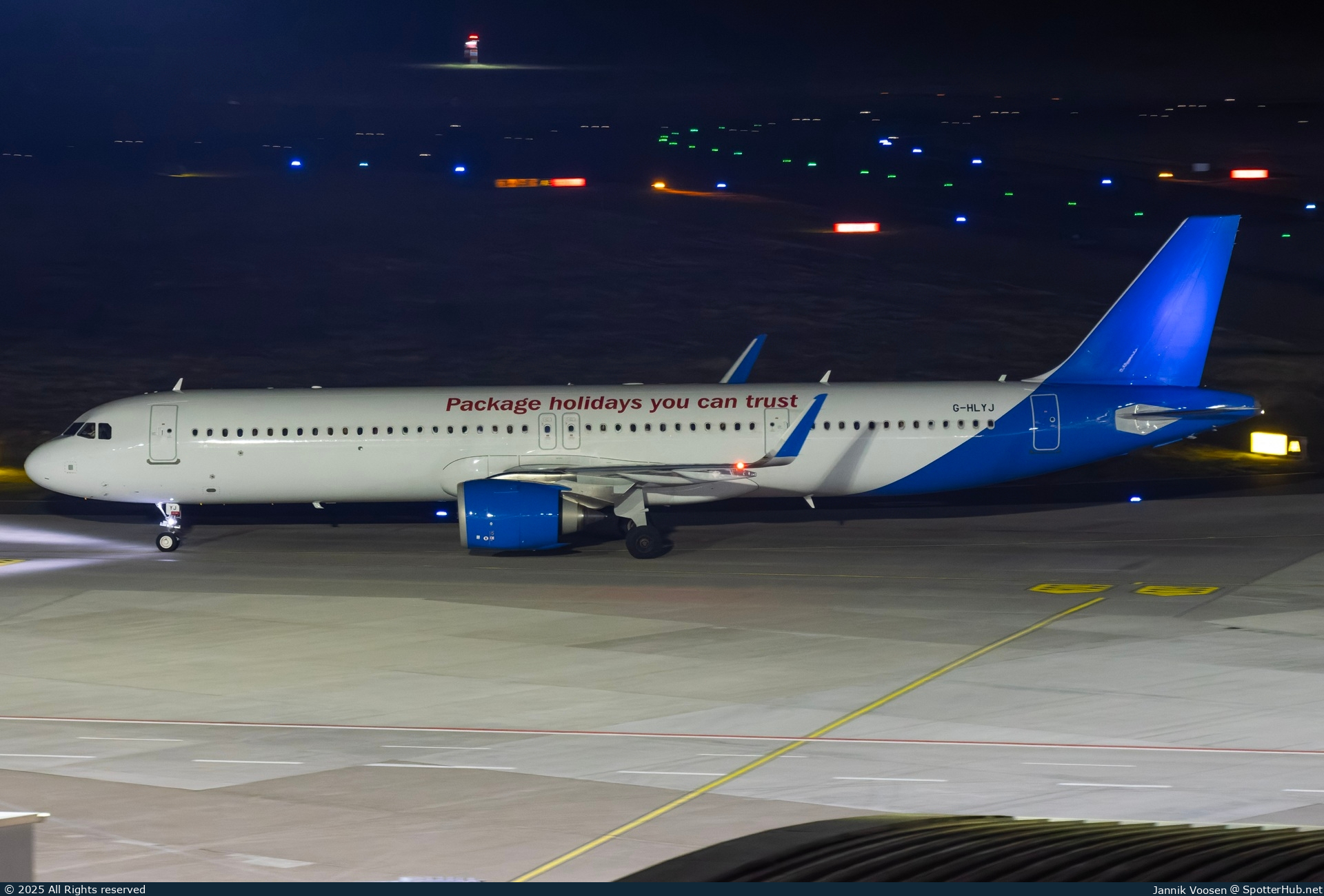 Photo of G-HLYJ - Airbus A321-251NX operated by Jet2