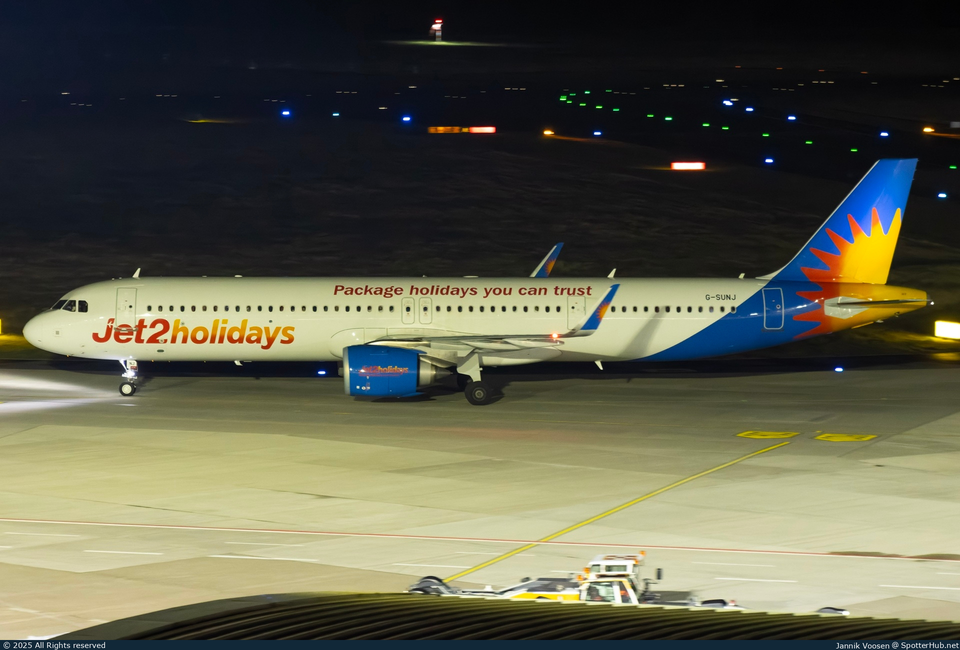 Photo of G-SUNJ - Airbus A321-251NX operated by Jet2
