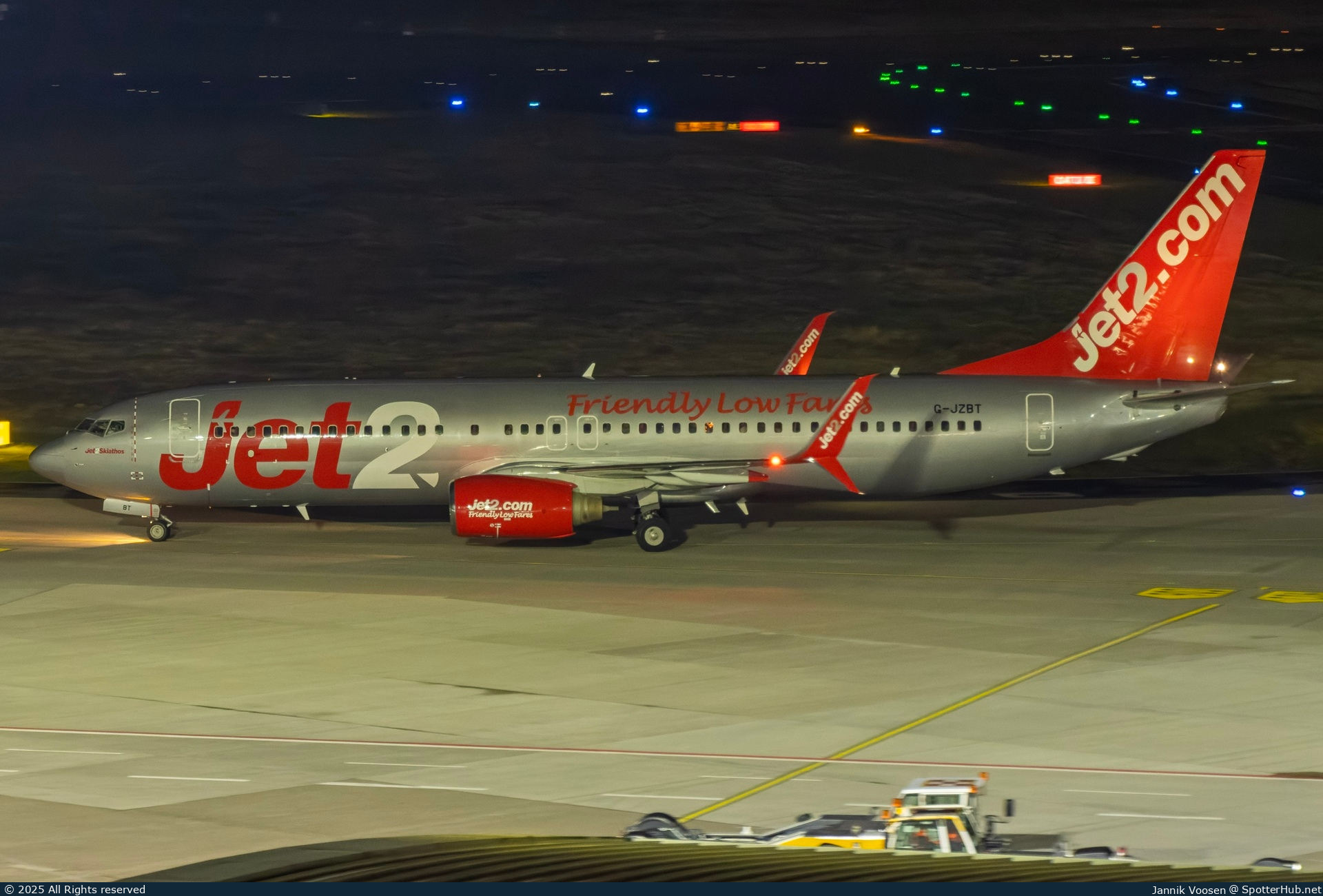 Photo of G-JZBT - Boeing 737-883 operated by Jet2