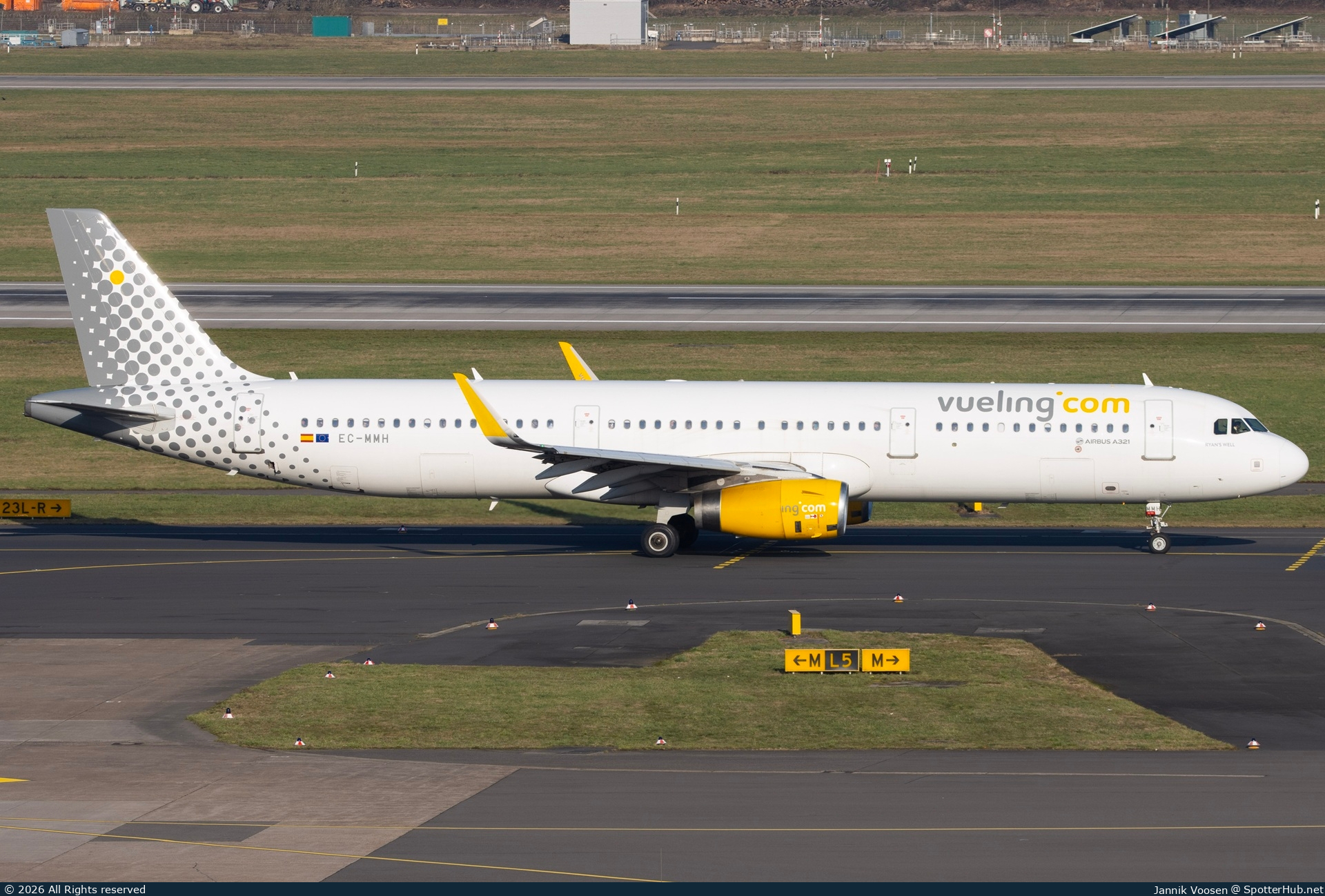 Photo of EC-MMH - Airbus A321-231 operated by Vueling