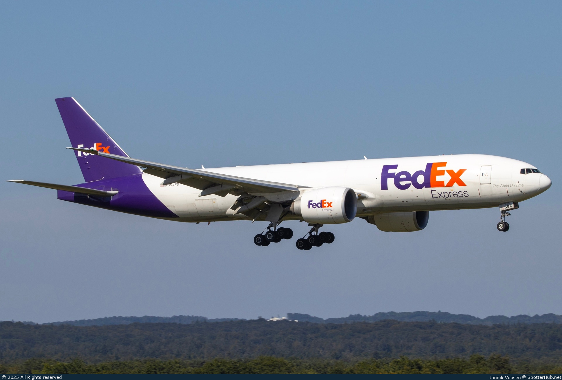 Photo of N894FD - Boeing 777-F operated by FedEx