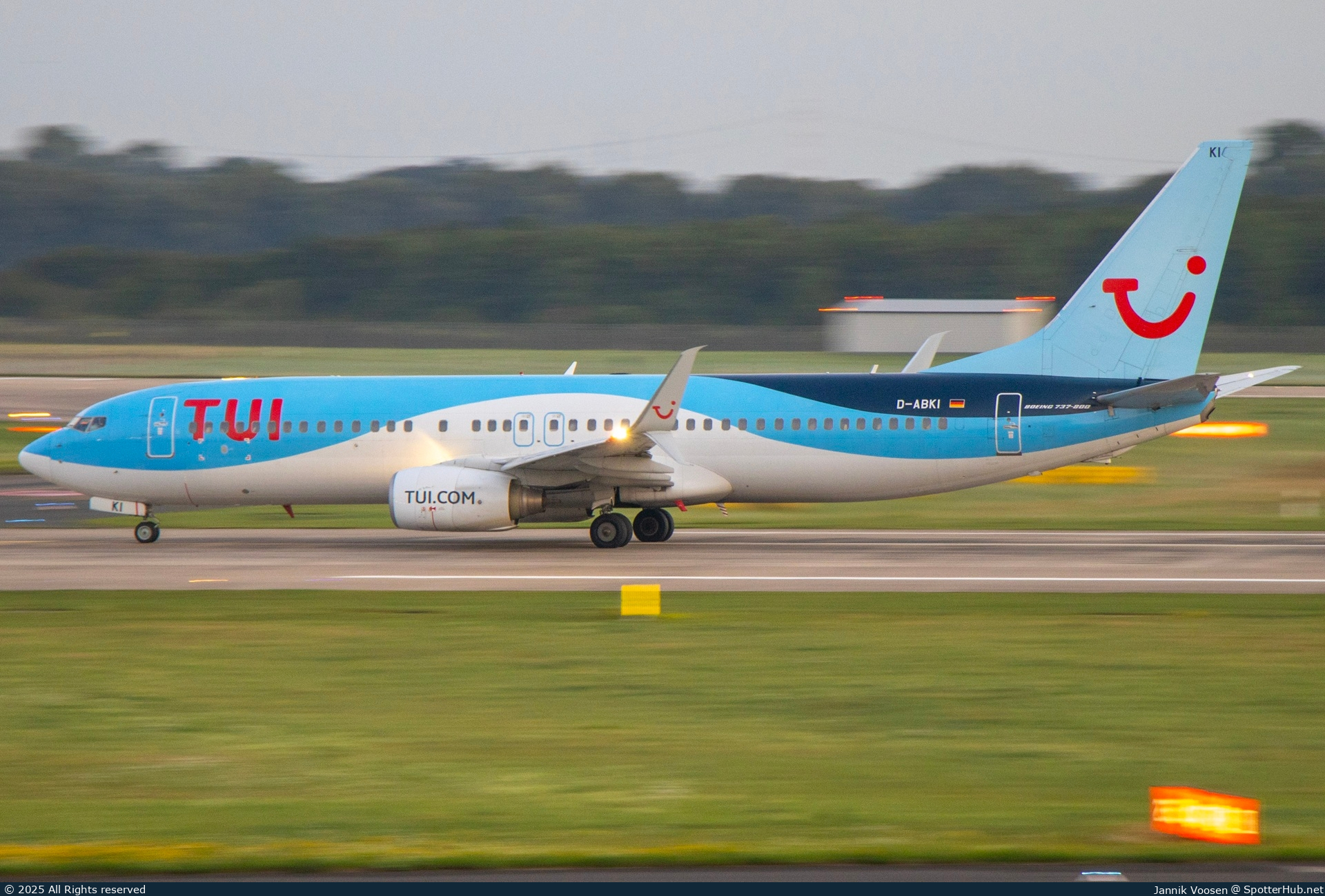 Photo of D-ABKI - Boeing 737-86J operated by TUIfly