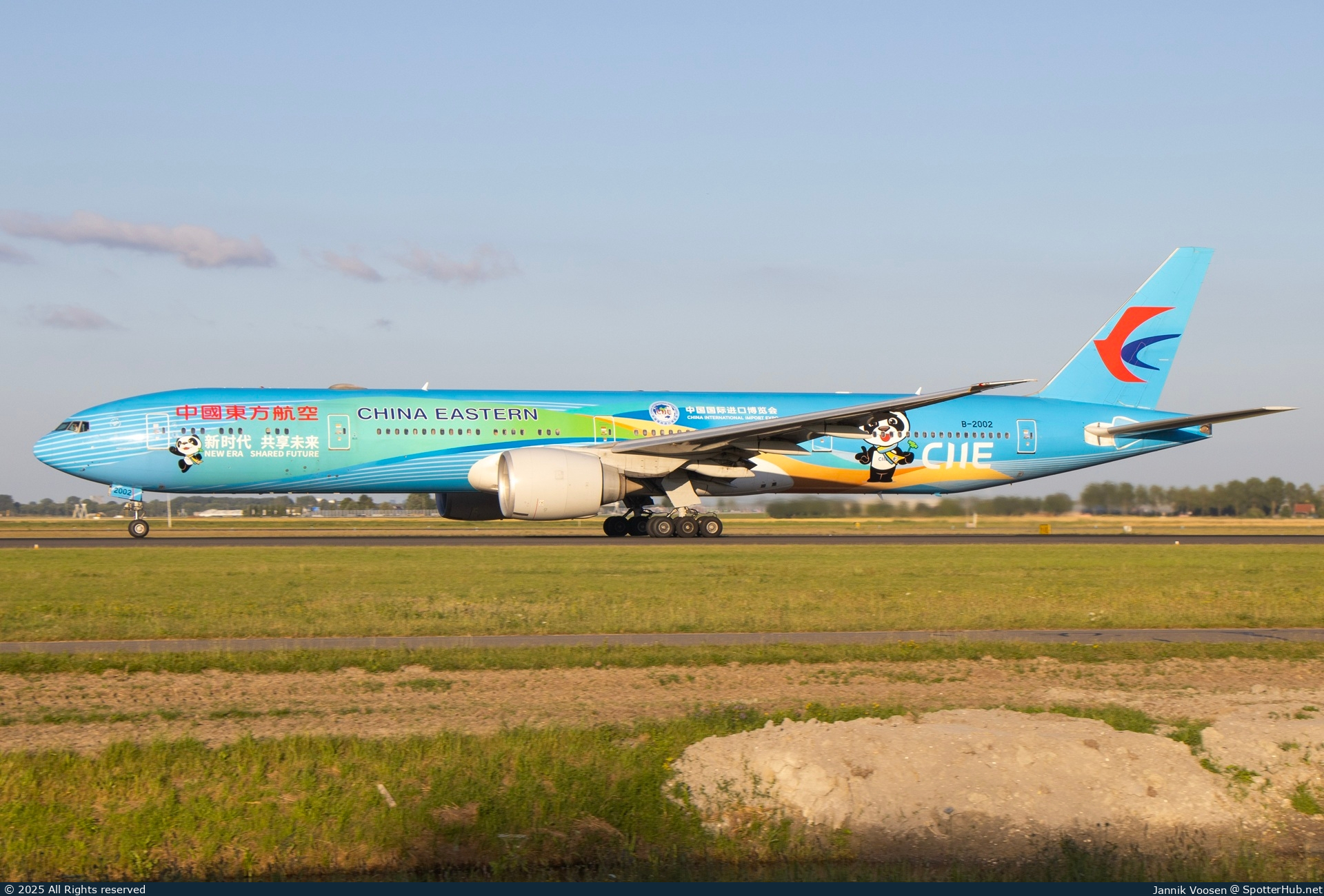 Photo of B-2002 - Boeing 777-39P(ER) operated by China Eastern Airlines