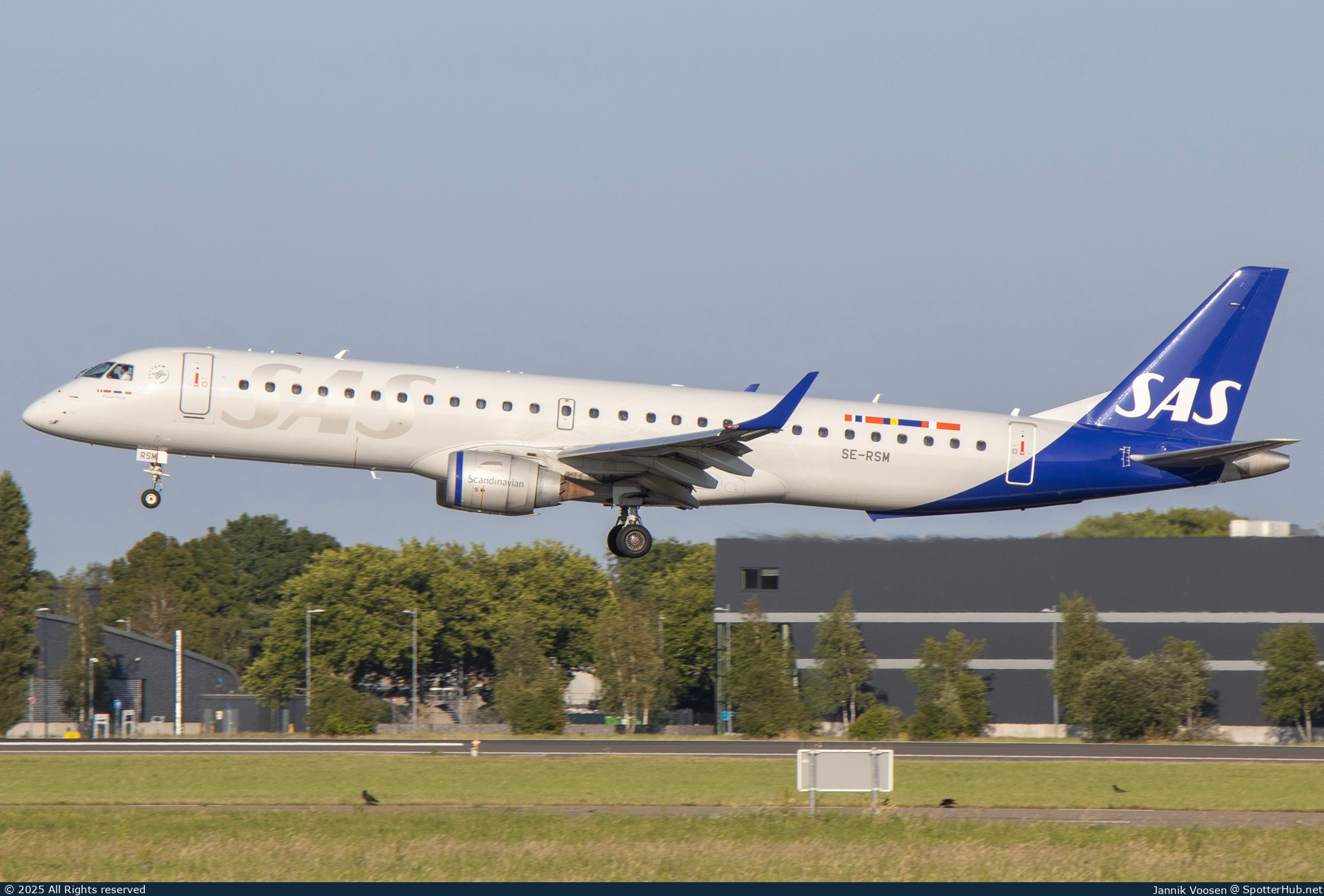 Photo of SE-RSM - Embraer ERJ-195LR operated by SAS Link