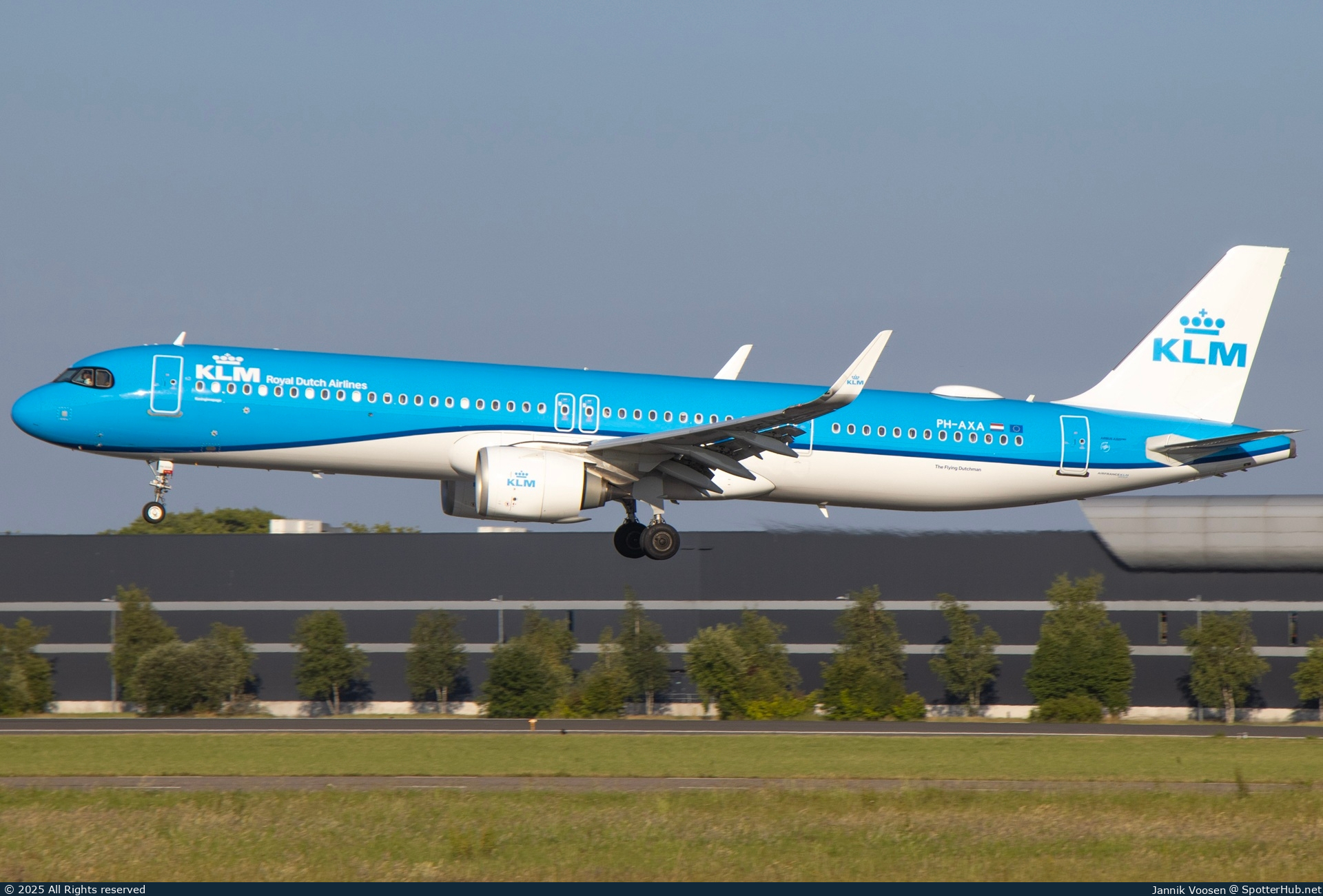 Photo of PH-AXA - Airbus A321-252NX operated by KLM Royal Dutch Airlines