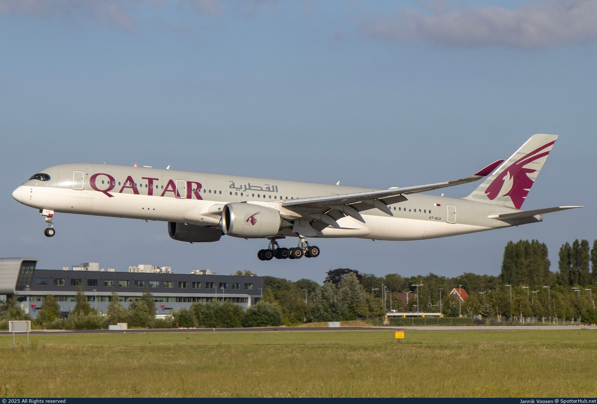 Photo of A7-ALU - Airbus A350-941 operated by Qatar Airways