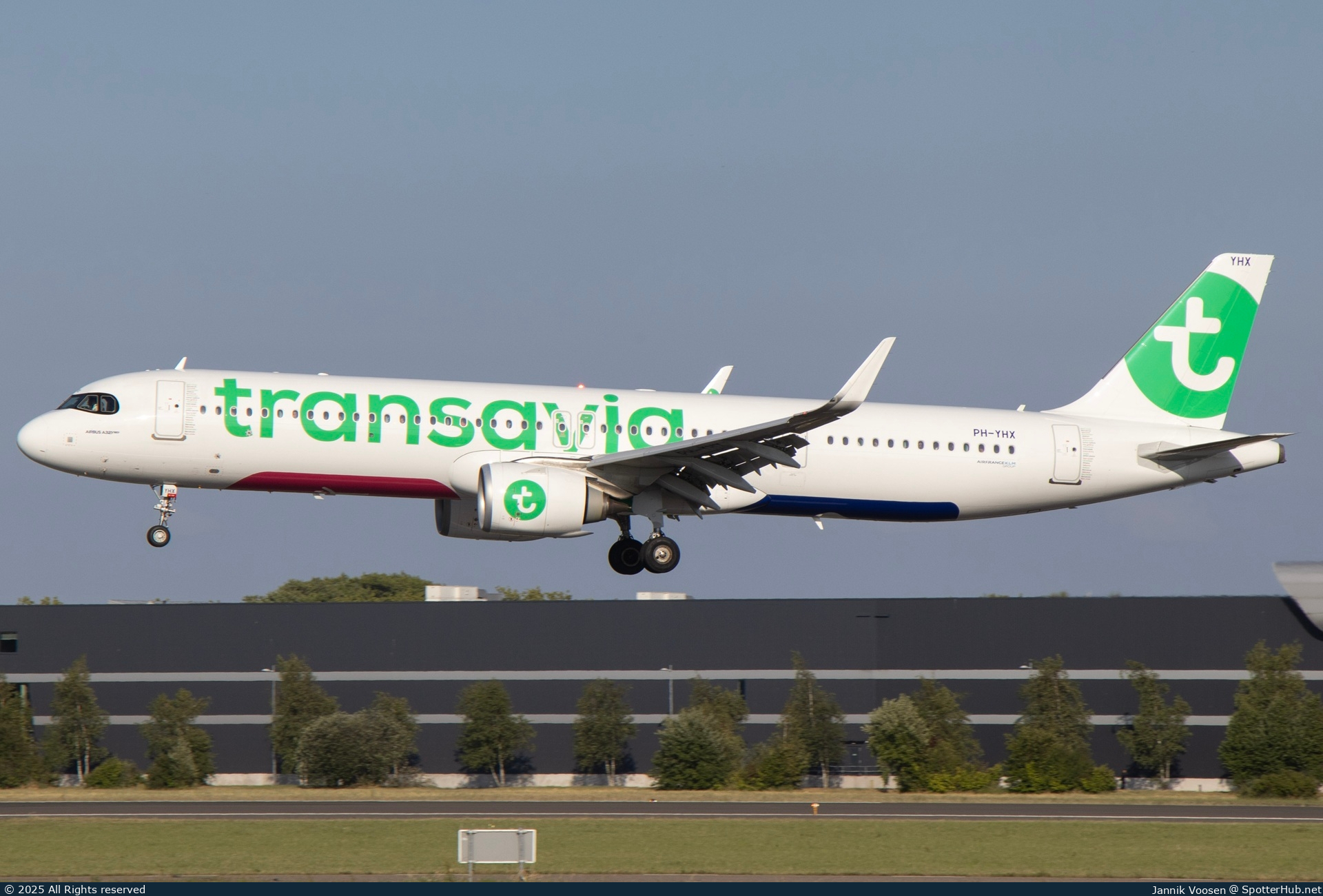 Photo of PH-YHX - Airbus A321-251NX operated by Transavia