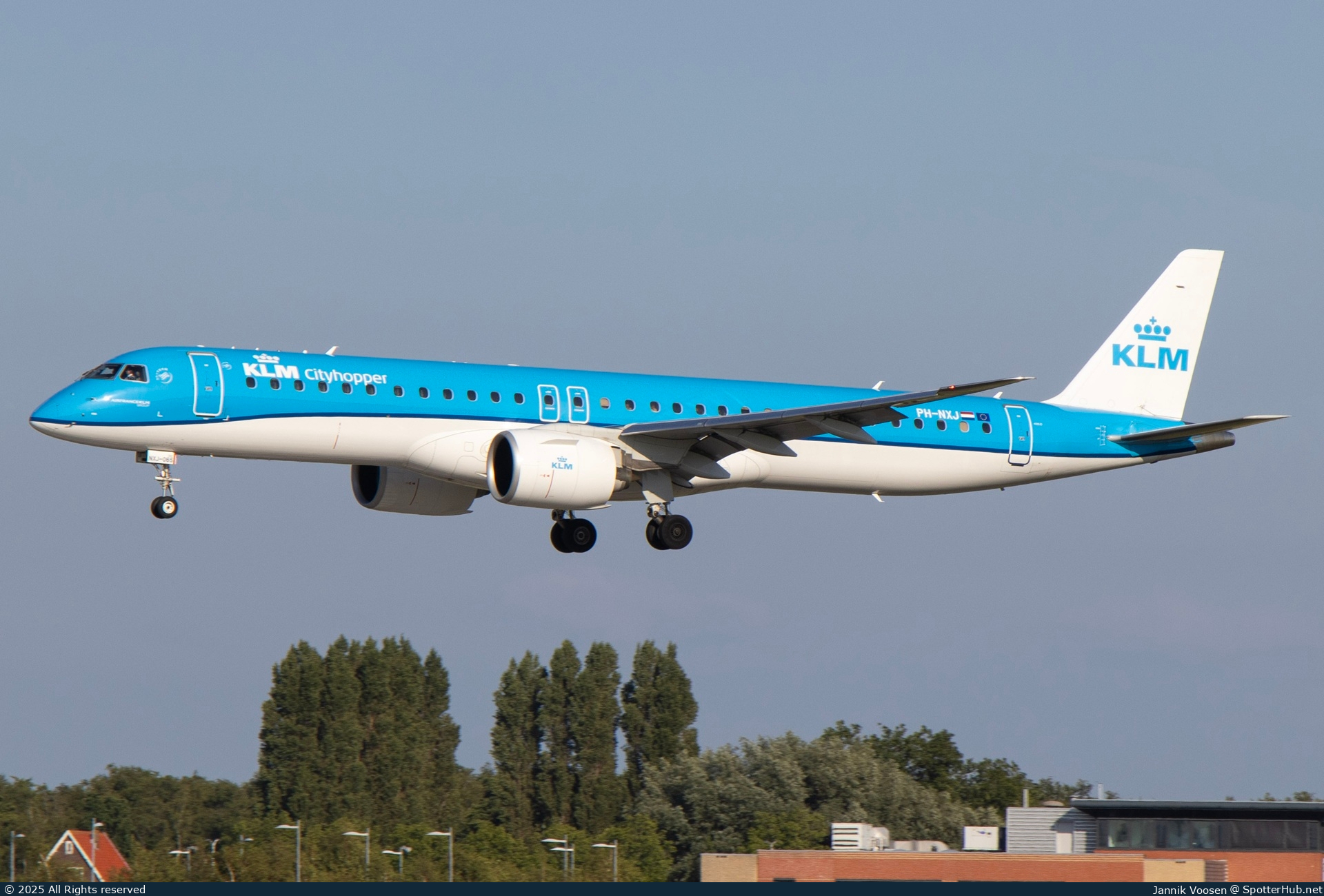 Photo of PH-NXJ - Embraer ERJ-195-E2 operated by KLM Cityhopper