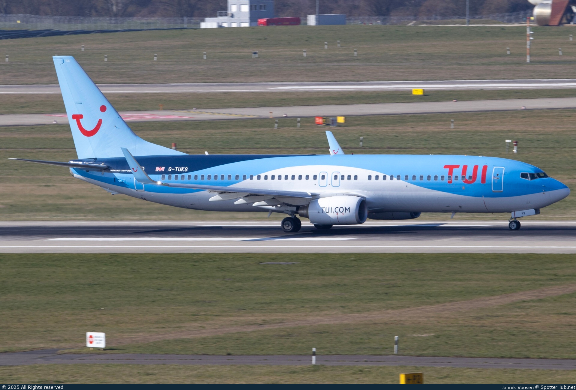 Photo of G-TUKS - Boeing 737-8K2 operated by TUI Airways
